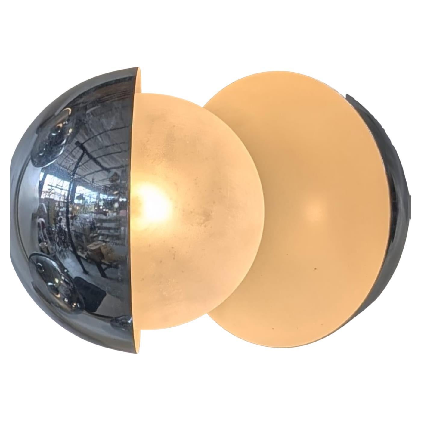 Fontana Arte’s Diaframma Sconce, 60s in vendita
