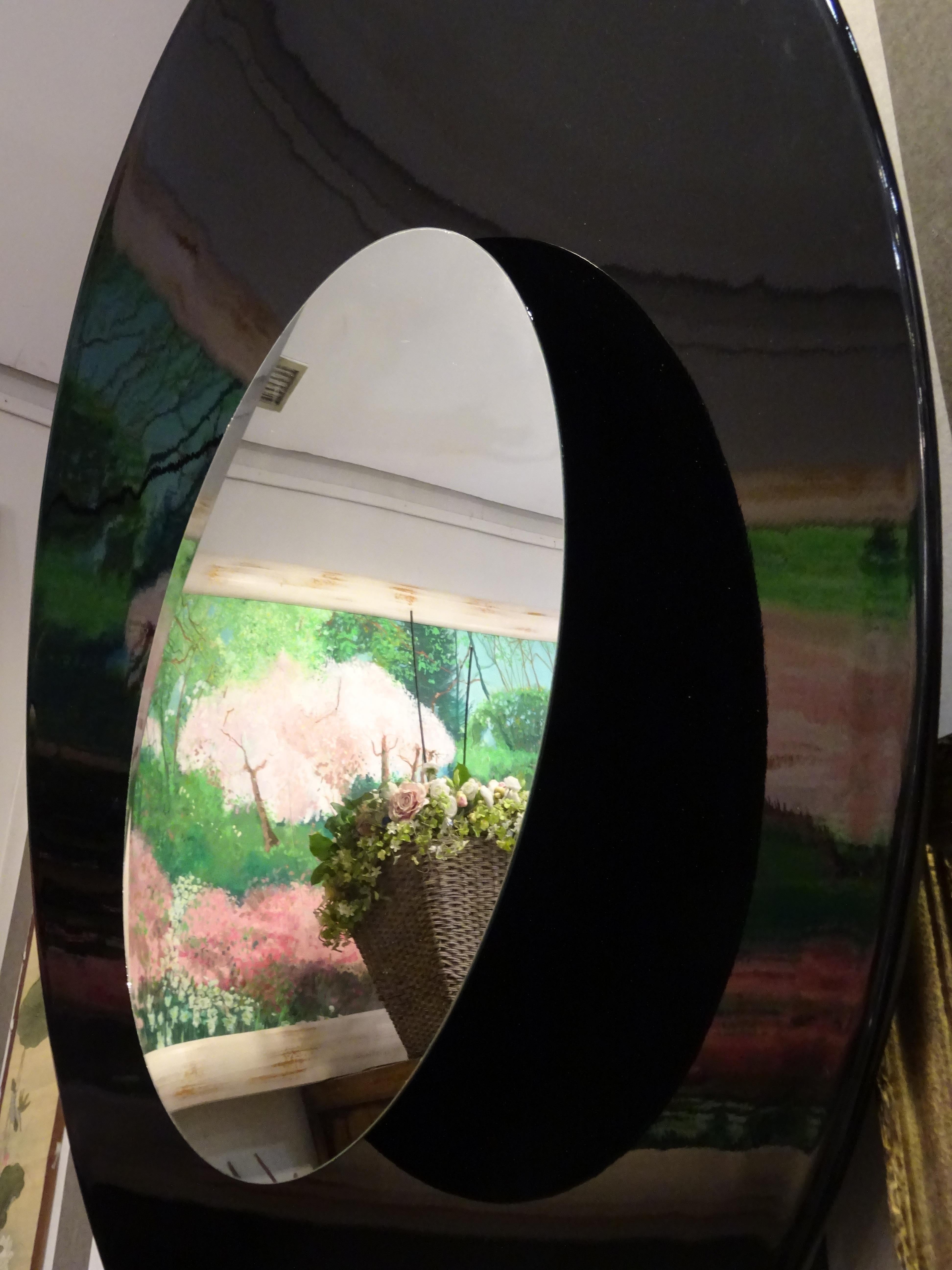 Fontana Arte Style Black Convex Italian Mirror, Fiberglass, 70s In Good Condition In Valladolid, ES