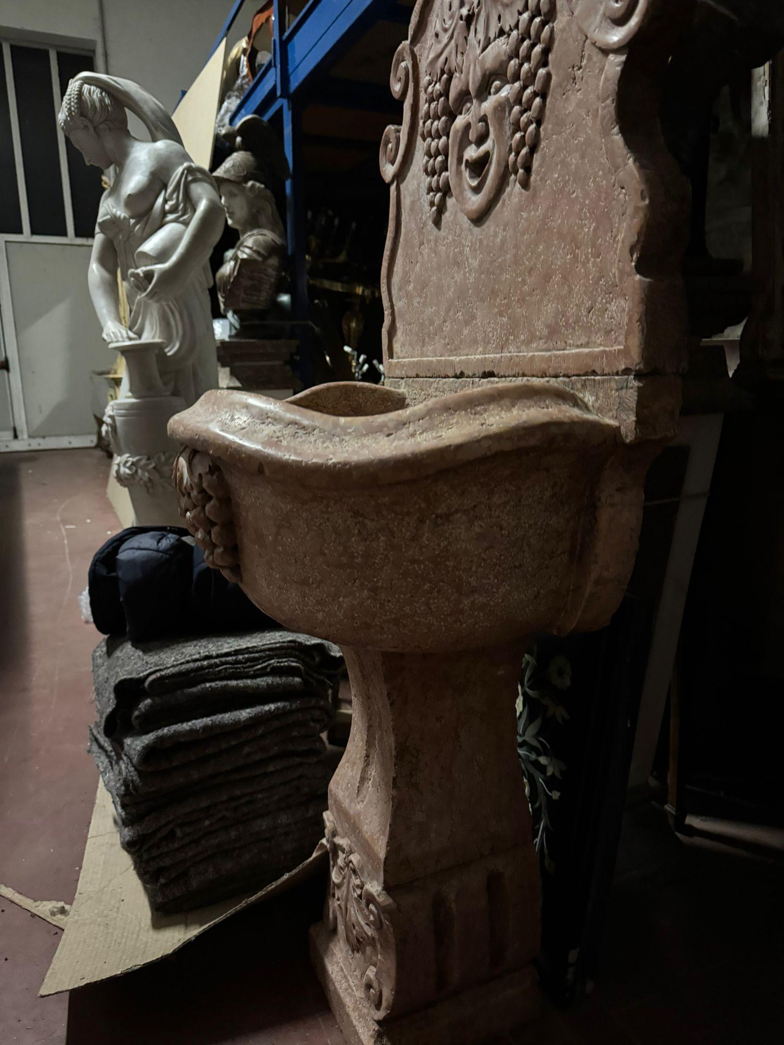 XX secolo Fontana di marmo in vendita