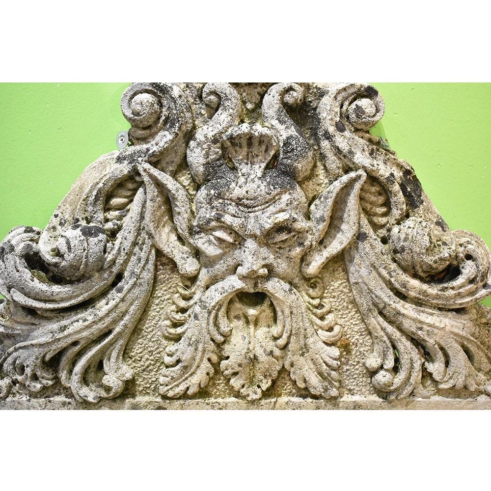 Fontana In Pietra Di Vicenza Con Mascherone Con Fauno, Italia Fine XIX  Secolo. In condizioni buone in vendita a Breganze, VI