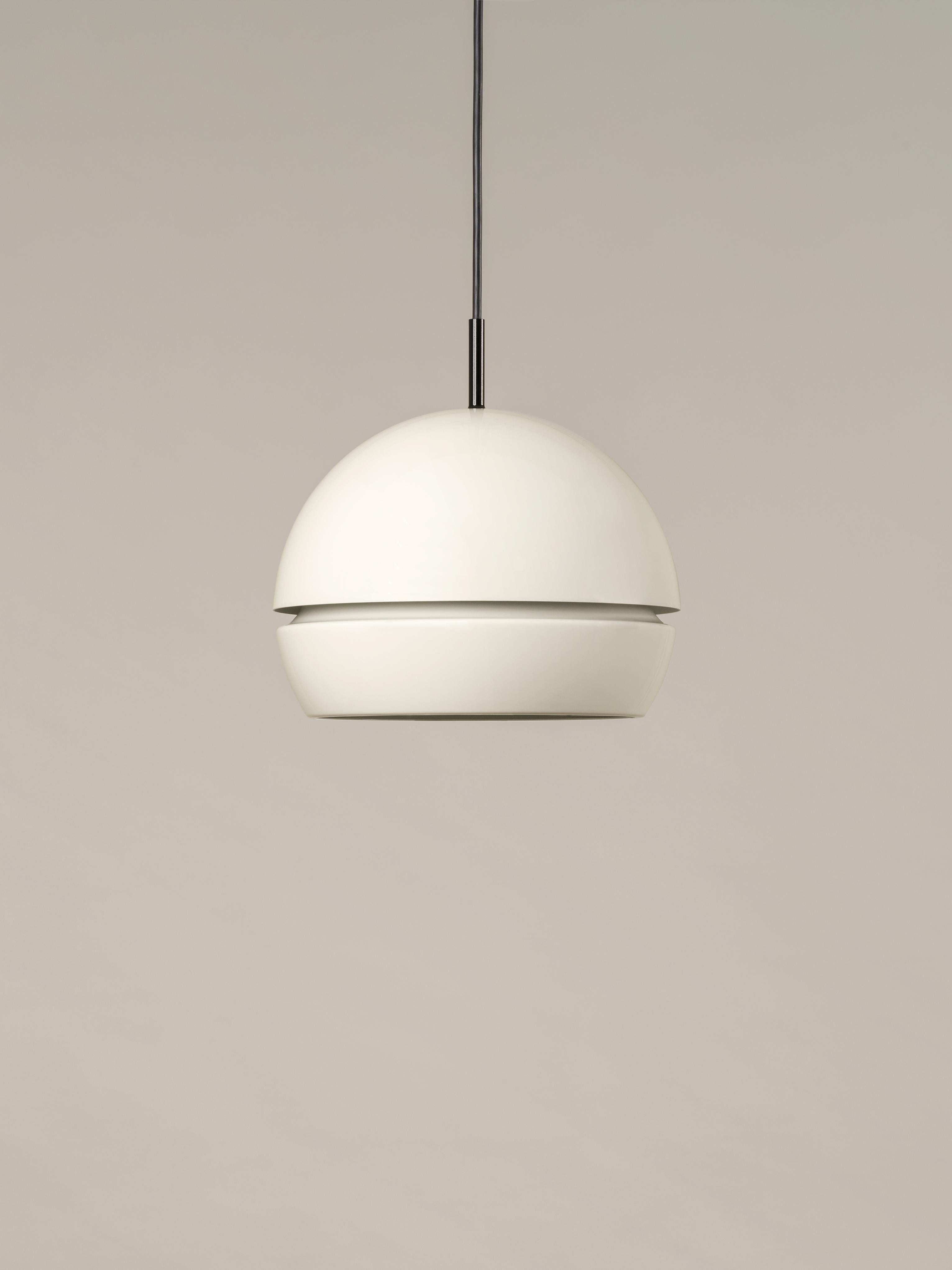 Fontana pendant lamp by André Ricard.
Dimensions: D 35 x H 35 cm.
Materials: metal, plastic.

Designed by André Ricard in 1970, Fontana defends its futuristic appearance through the generous size of its more than half-sphere and the unmistakable