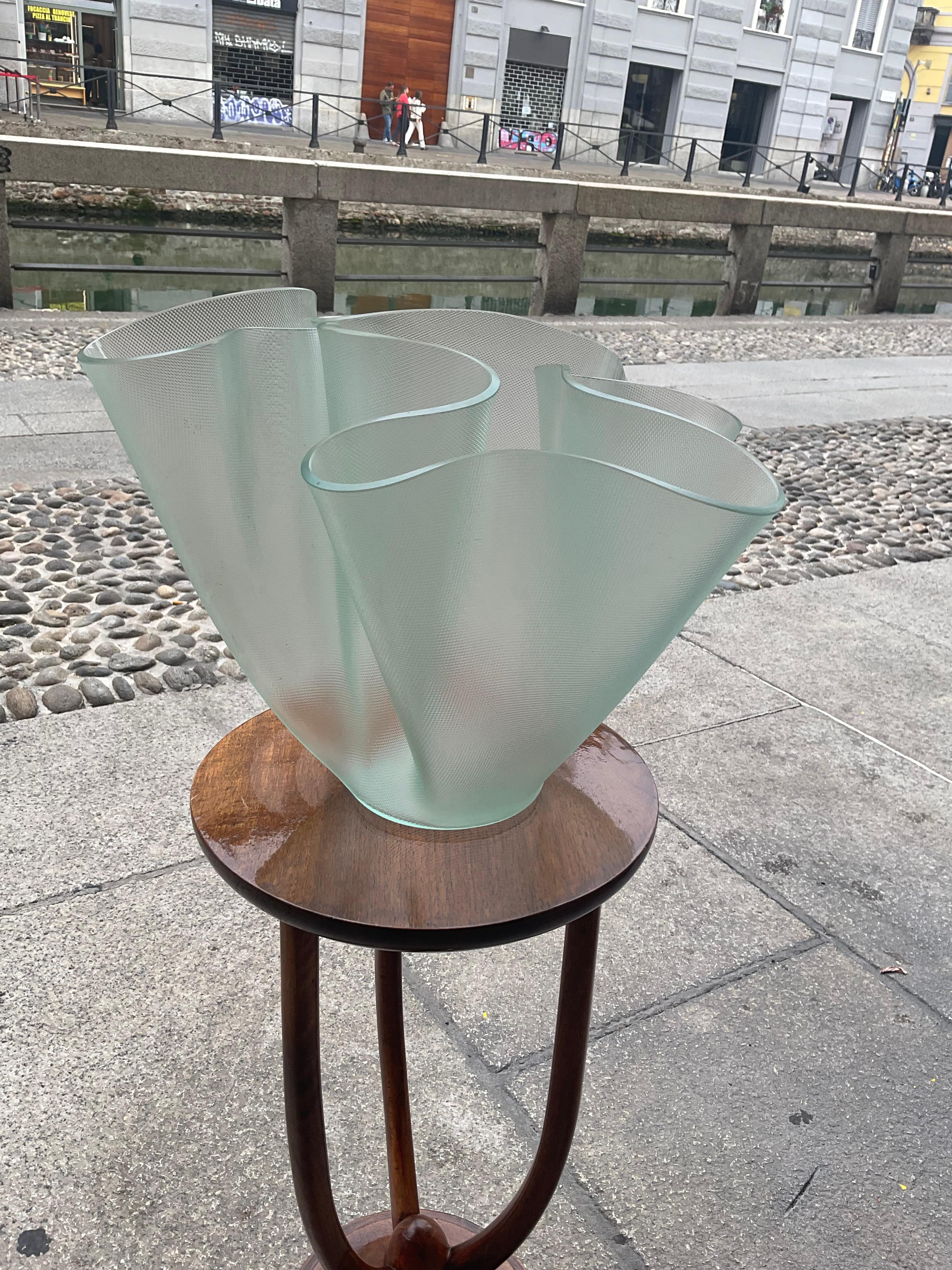 FONTANA ARTE - PIETRO CHIESA - Grande vaso in vetro originale degli anni '50, bellissima tonalità di verde ,tipico anni '50.
Il vaso e i perfetto stato di conservazione.