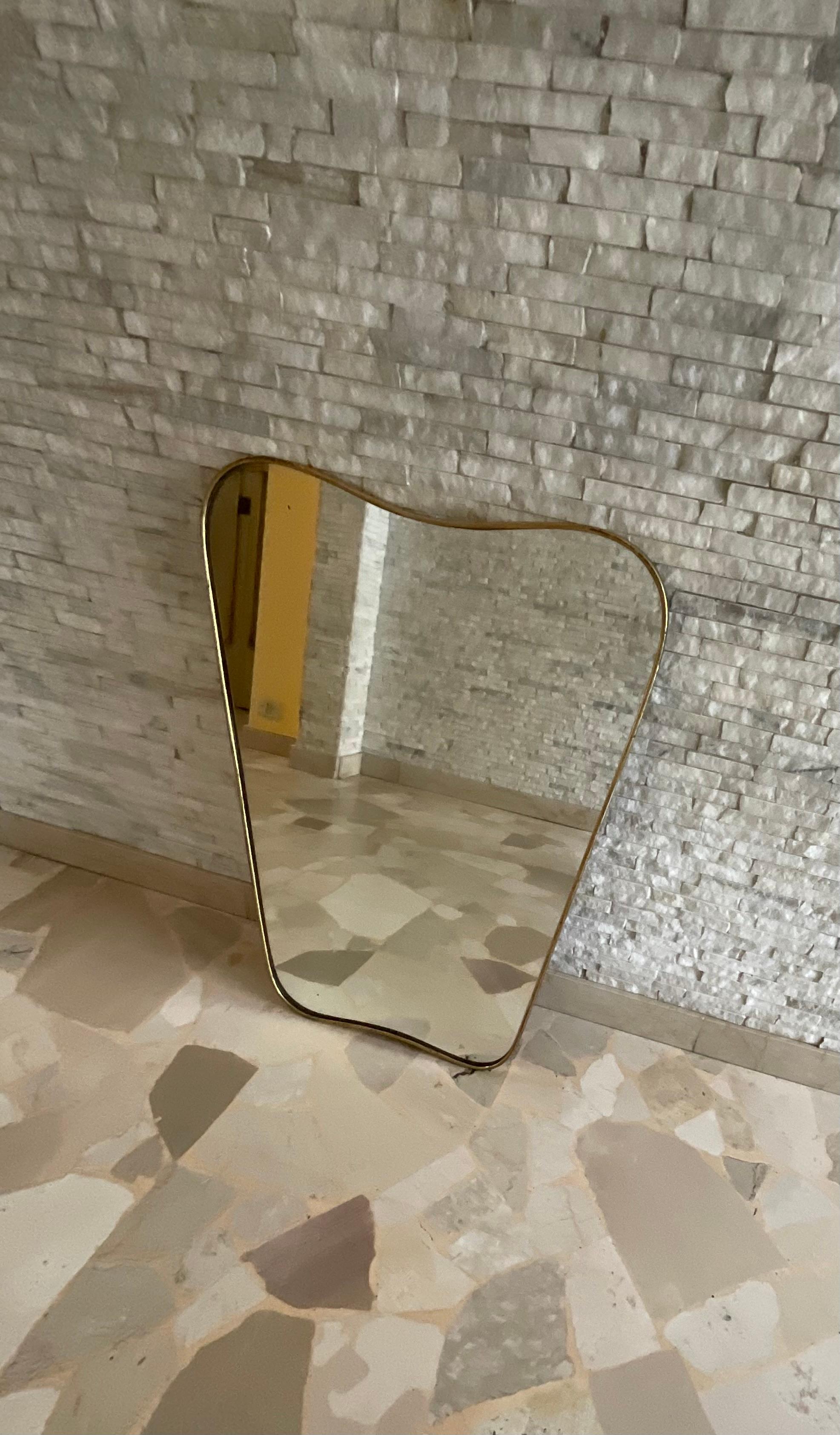 FONTANARTE - mirror attributed for quality, clean and elegant line to PIETRO CHIESA .
It has the brass frame with patina and some small signs of time because it is original from 1950.
Measures:  Width at the top is 55 cm
              Width at the