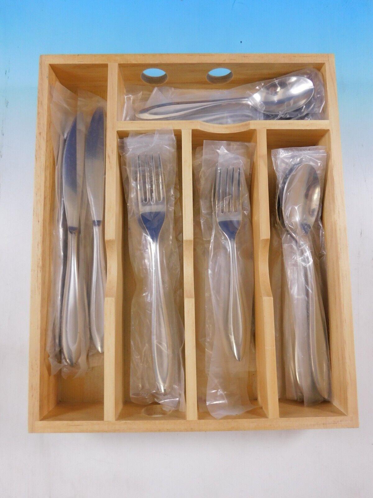 Fontur Satin by Ginkgo Stainless Steel Flatware set, 20 pieces. This set includes:

4 Dinner Knives, 9 1/4