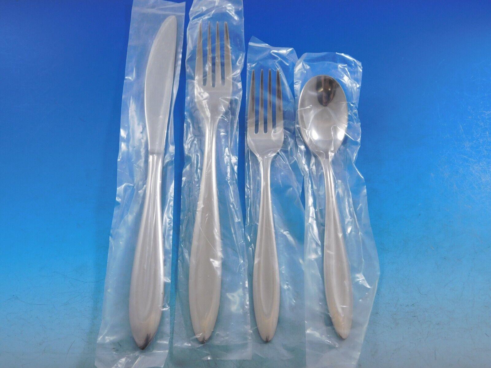 Fontur Satin by Ginkgo Stainless Steel Flatware Set for 4 Service 20 Pcs New In Excellent Condition For Sale In Big Bend, WI