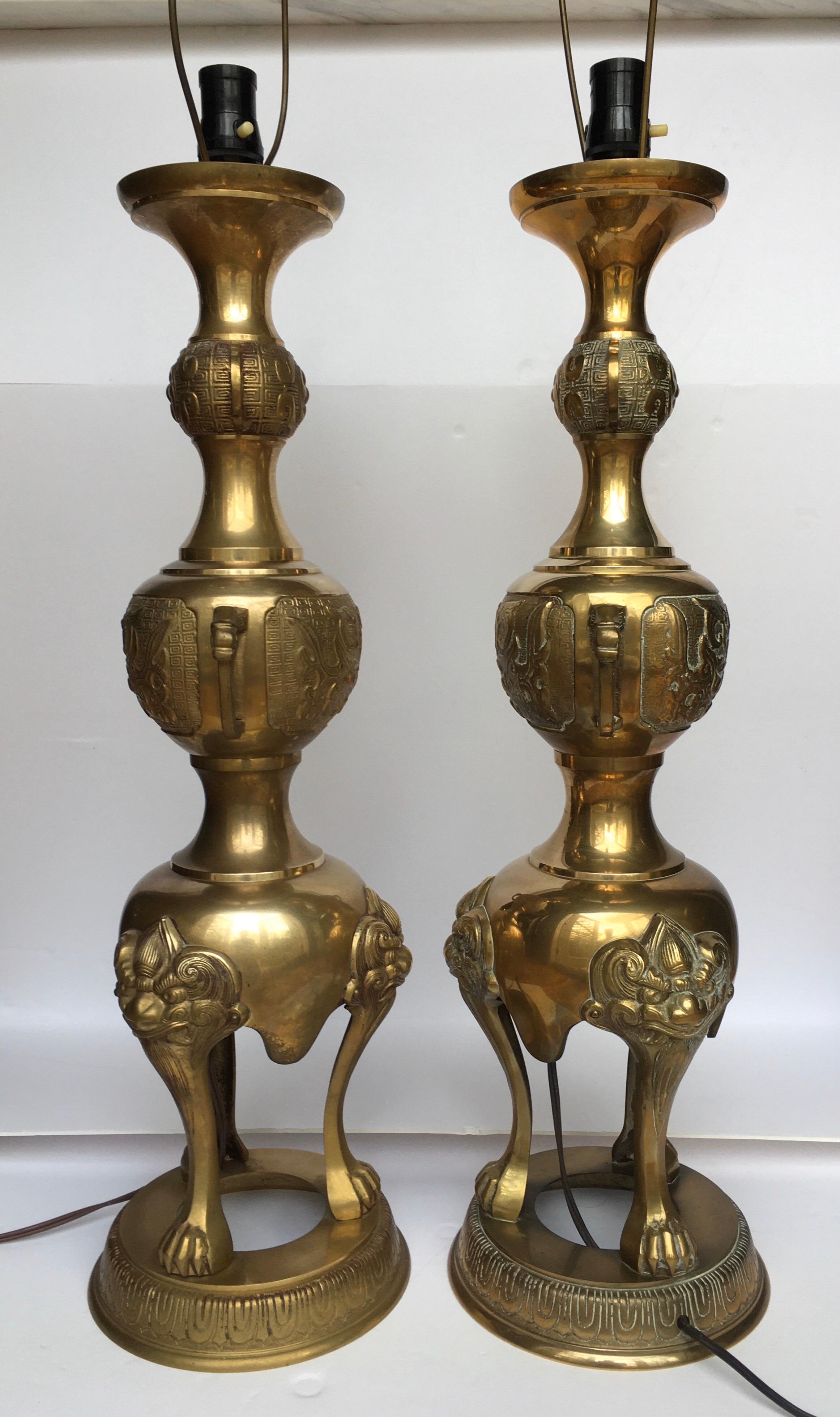 Mid-20th Century Foo Dog Hollywood Regency Chinoiserie Brass Lamps, James Mont Style, Pair