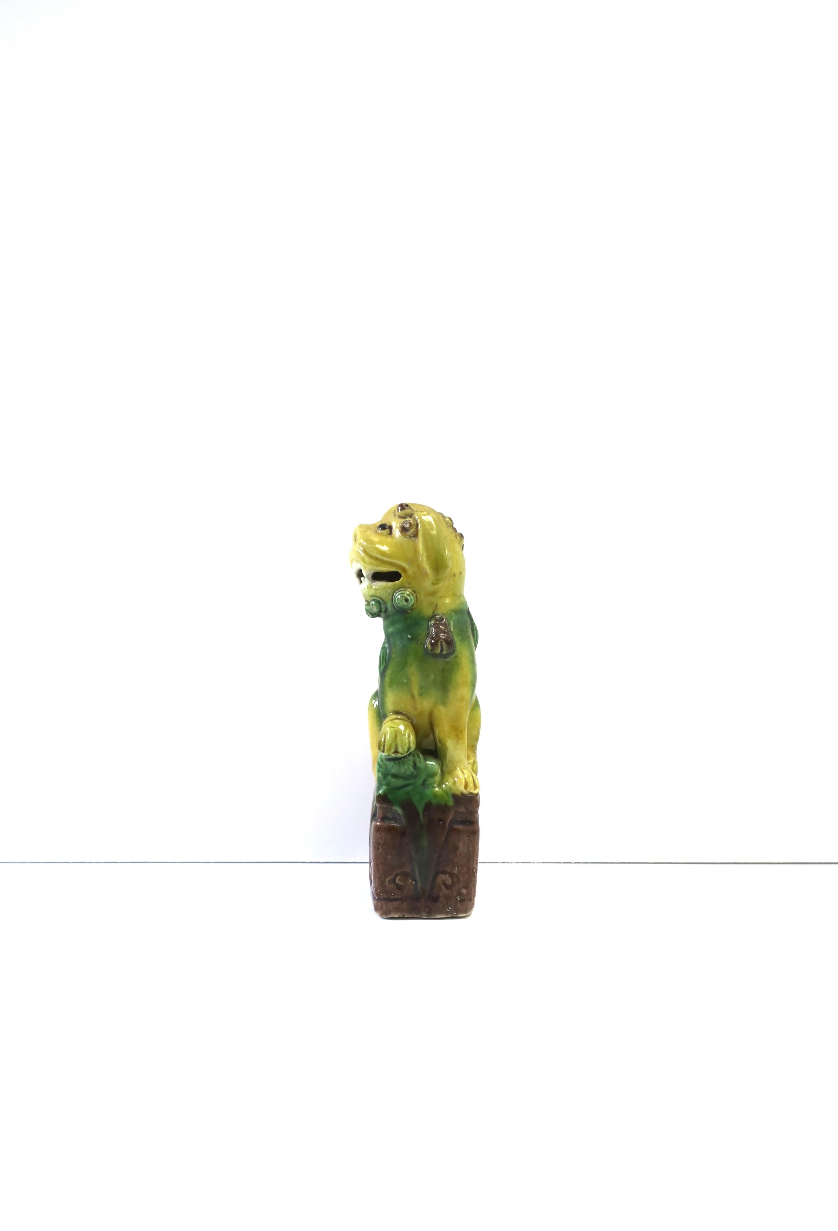 Foo Lion Dog Green and Yellow Ceramic, circa 1930s In Good Condition For Sale In New York, NY