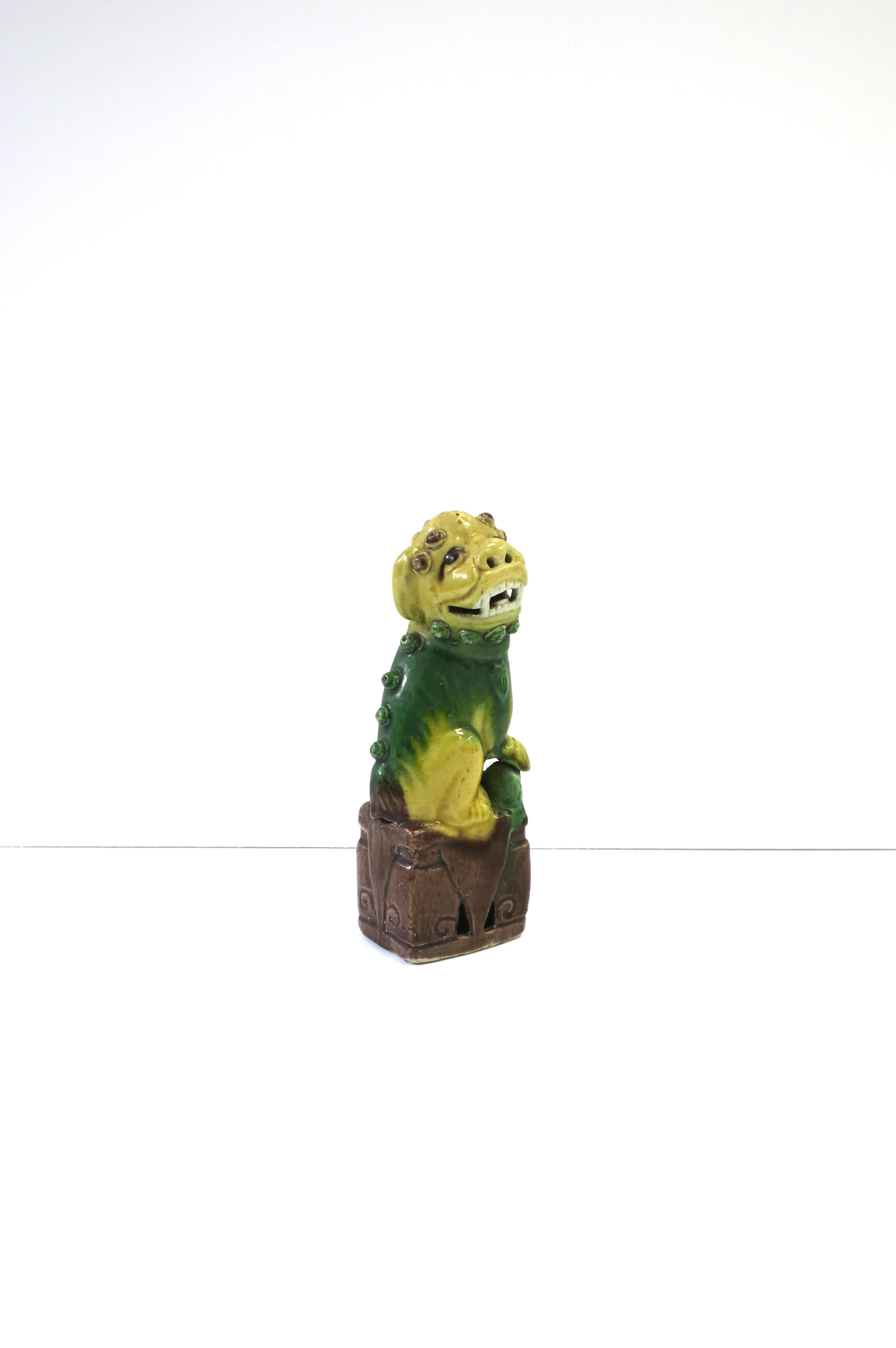 Foo Lion Dog Green and Yellow Ceramic, circa 1930s For Sale 1