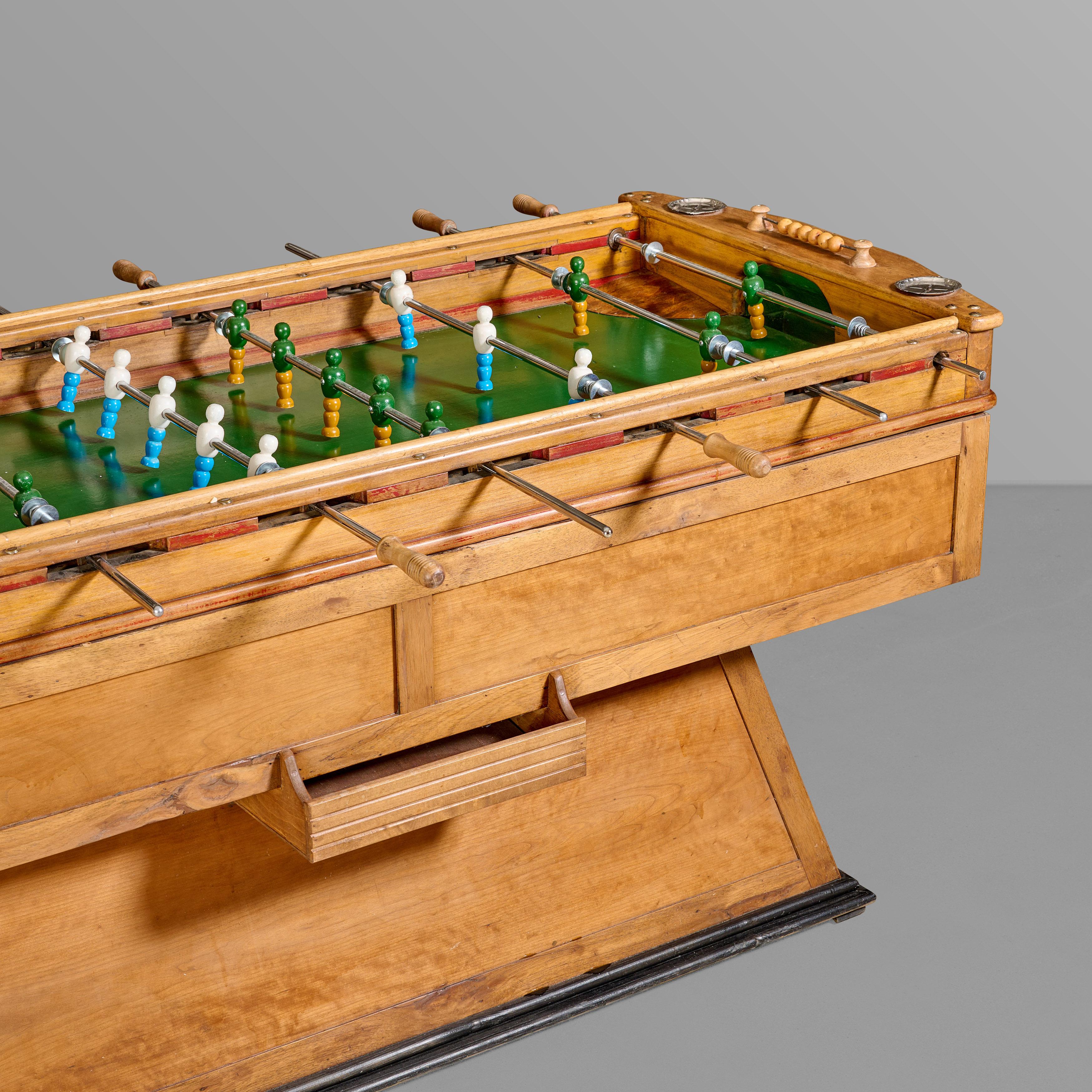 Foosball Table In Good Condition In Chicago, IL