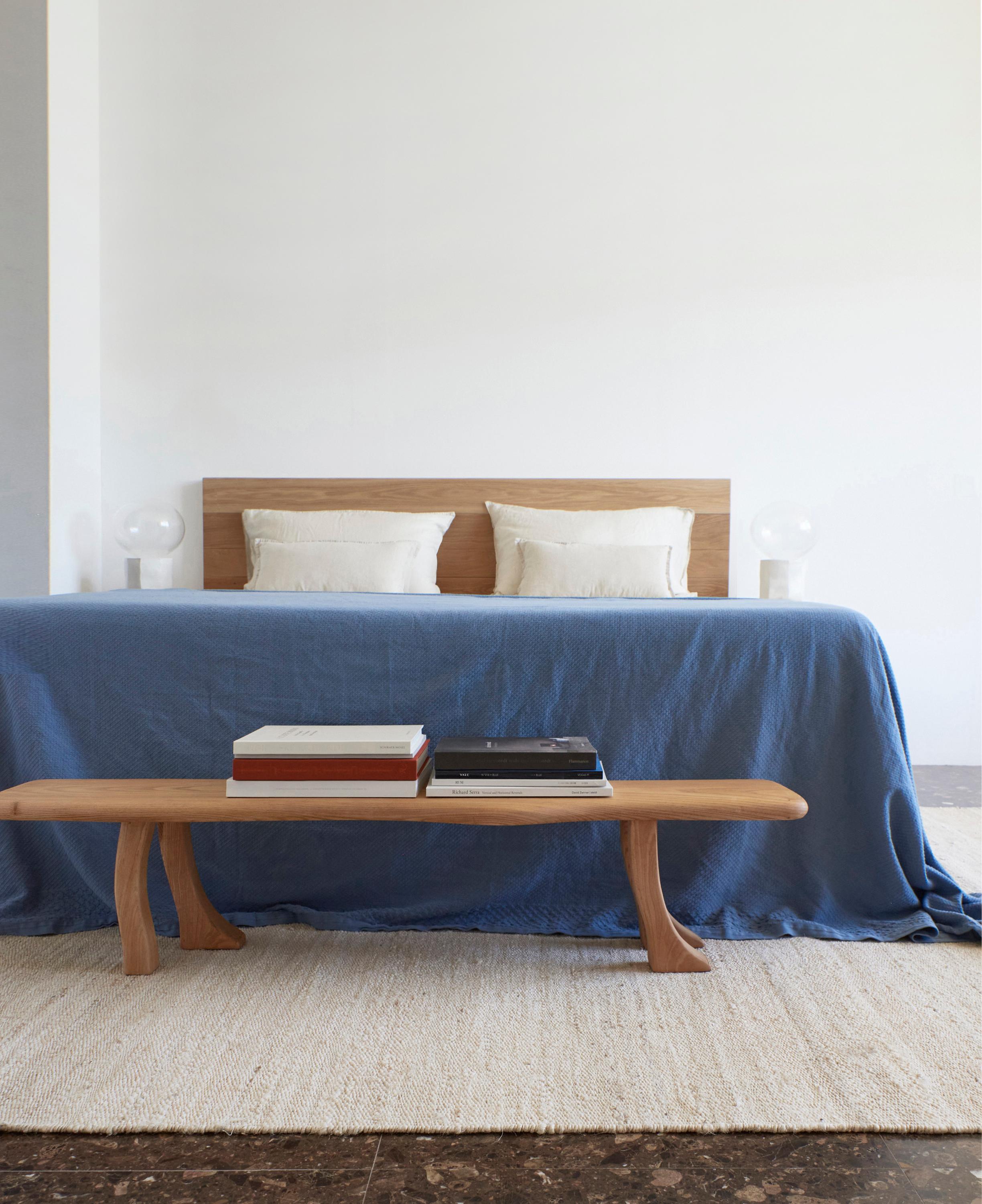 Postmoderne Banc à pieds par Project 213A en vente