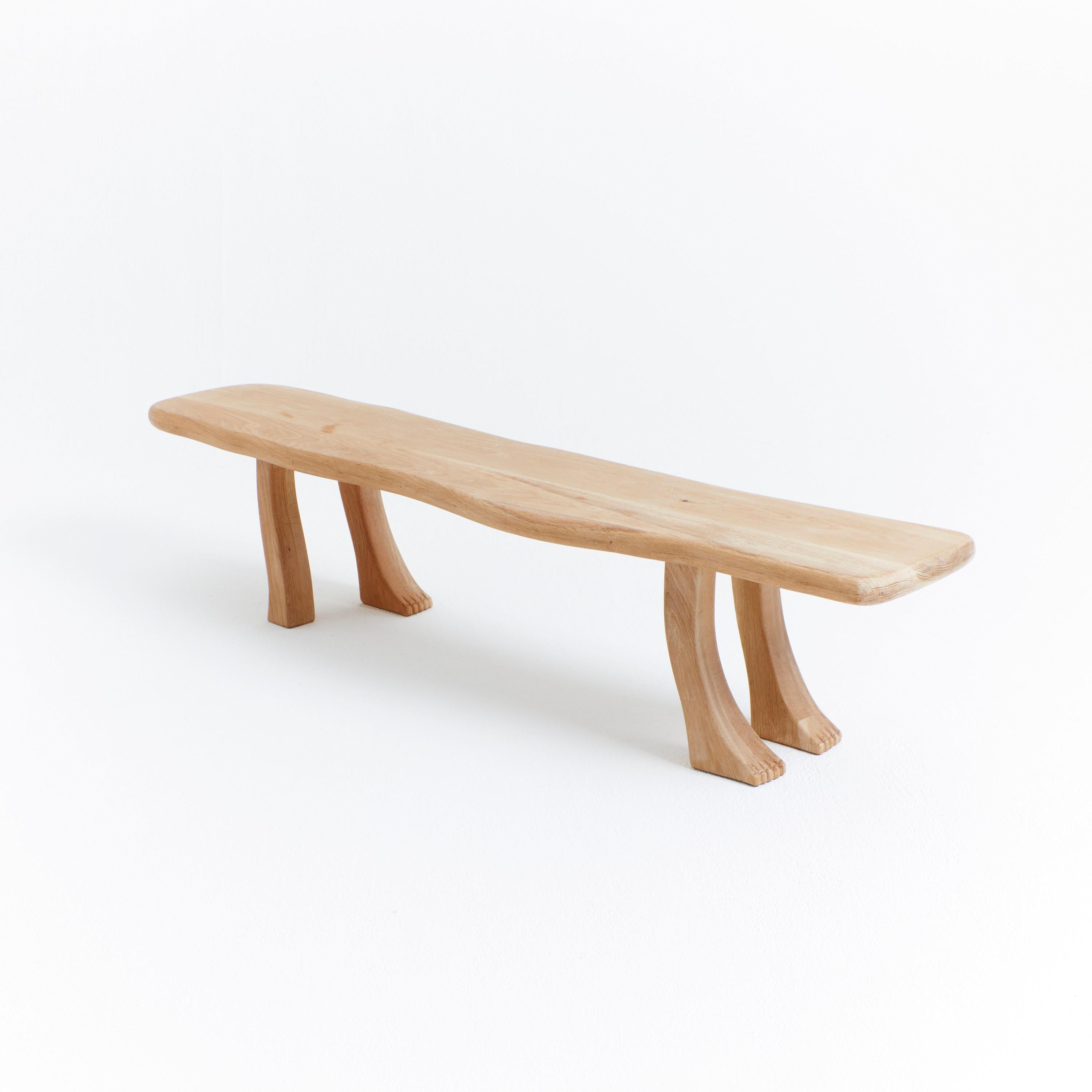 Banc à pieds par Project 213A
Dimensions : L 140 x D 27 x H 30 cm
Matériaux : Chêne.

Ce design ludique fait partie de la série des 