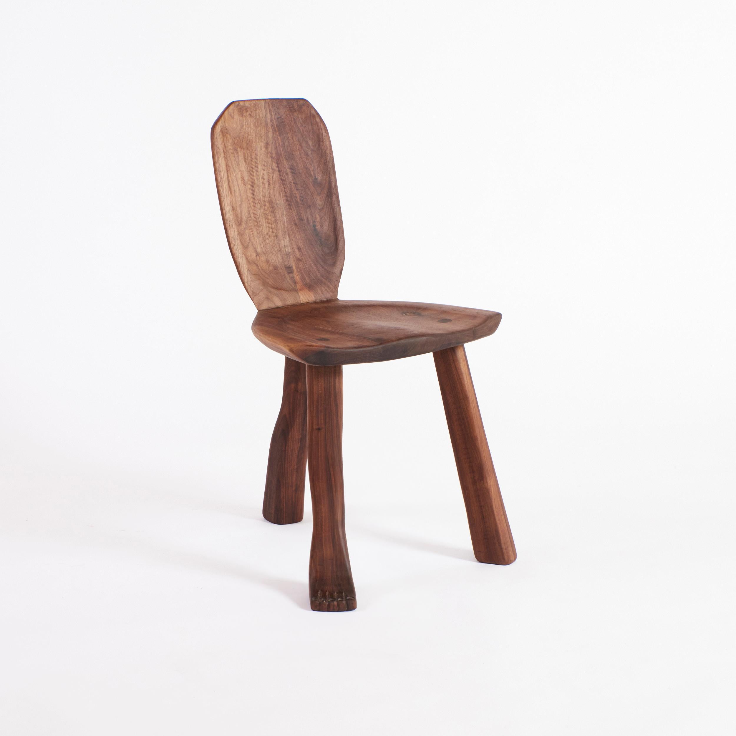 Foot Accent Chair aus Walnussholz
Entworfen von project 213A im Jahr 2023 als Teil der charakteristischen Foot Collection'S der Marke.

Der 