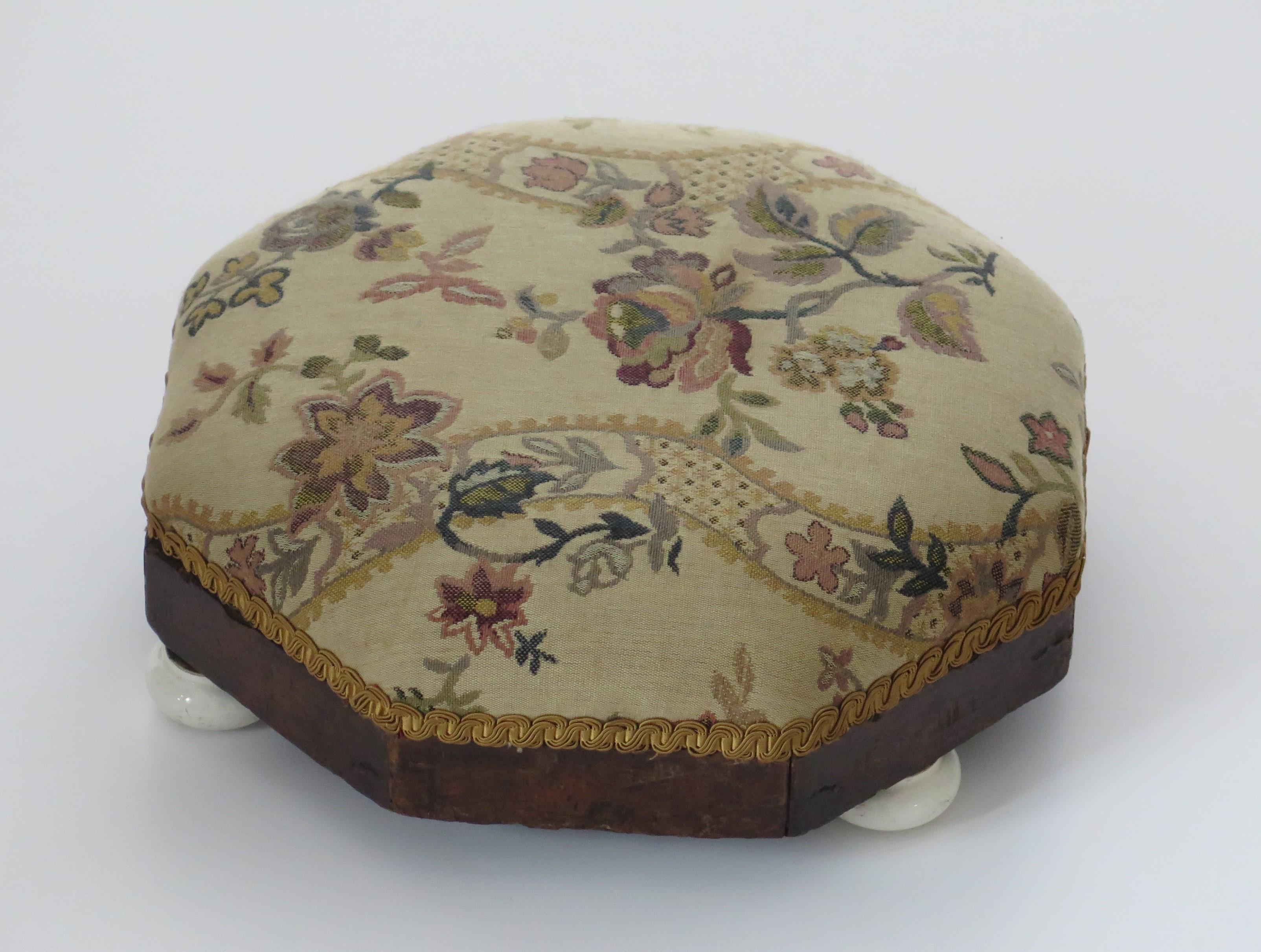 Foot Stool Early Victorian with Octagonal Walnut Frame & Tapestry Top, ca 1840  For Sale 2
