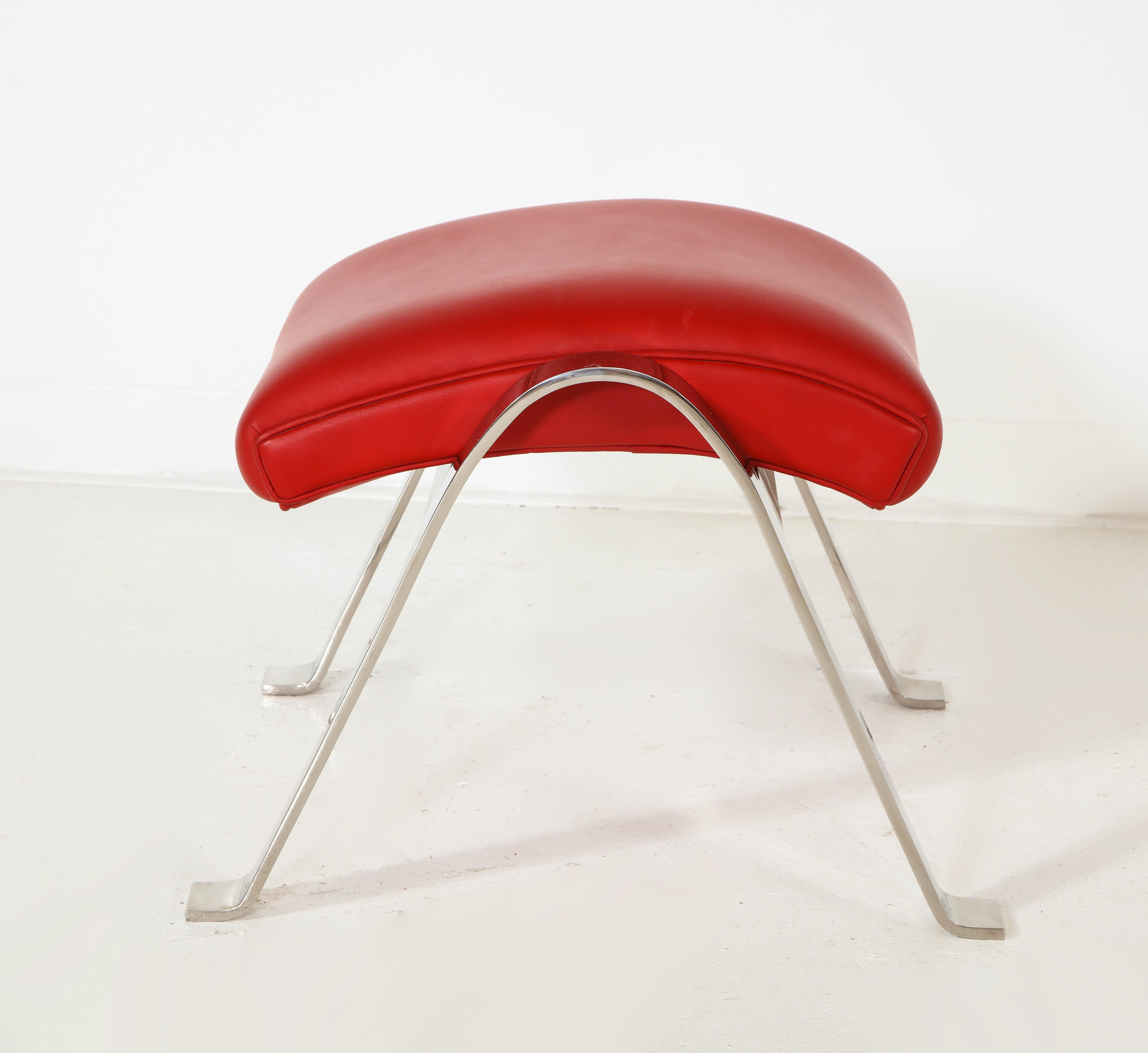 Moderne Tabouret à pied rouge proposé par Vladimir Kagan Design Group en vente
