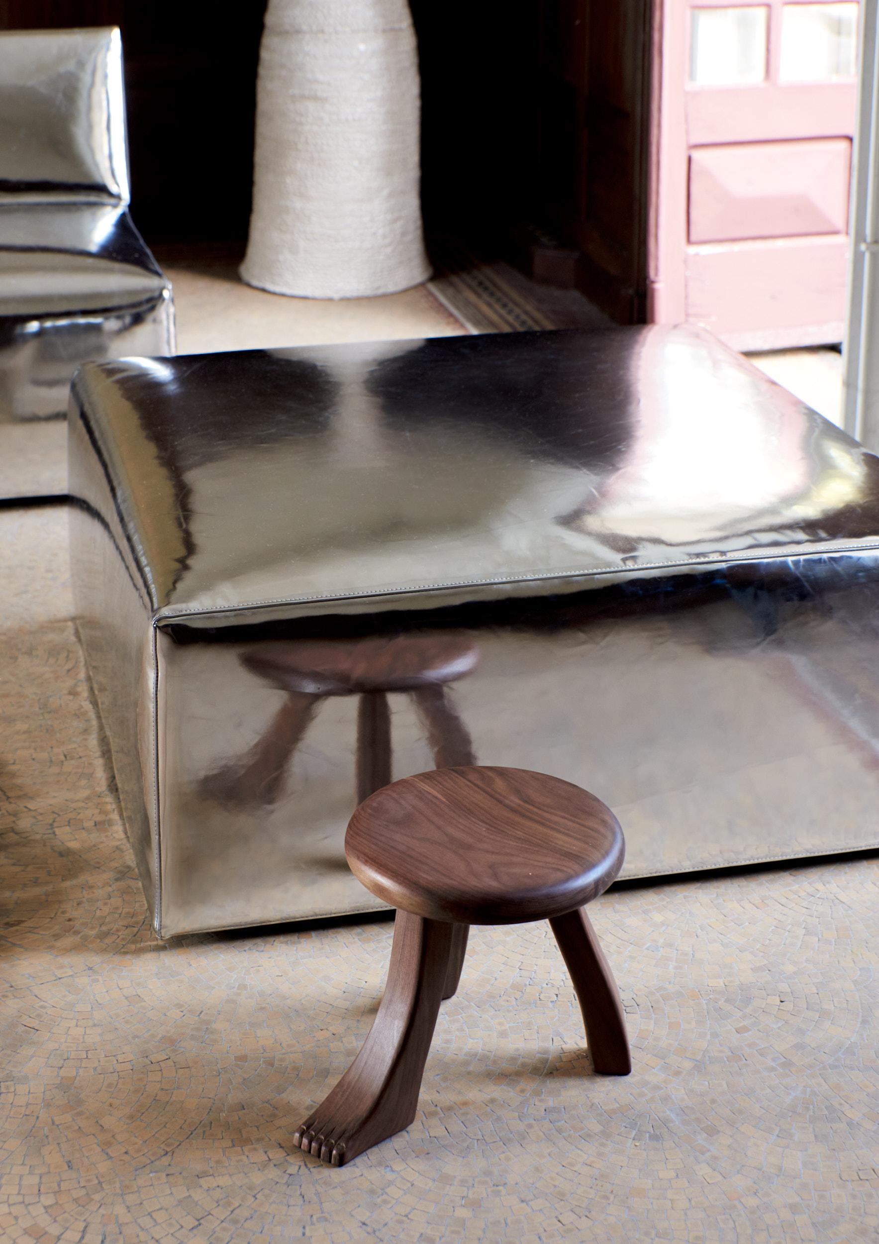 Foot Stool in walnut In New Condition For Sale In Macieira de Sarnes, PT