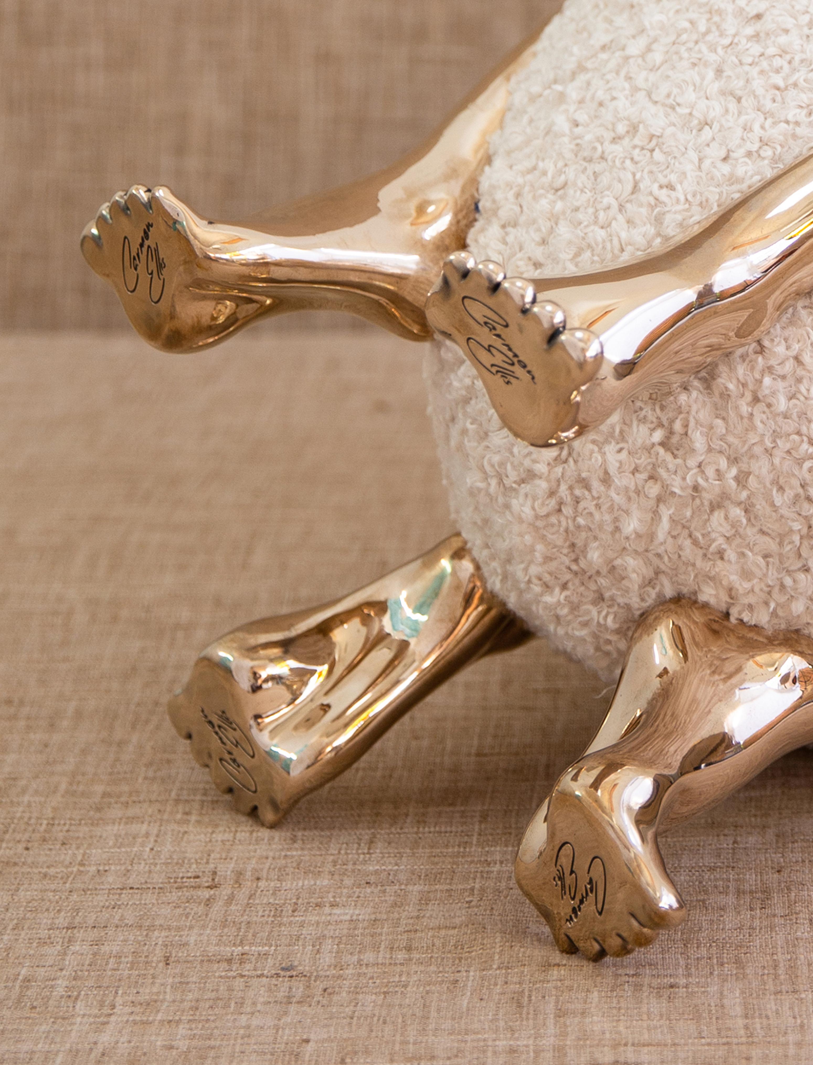 XXI secolo e contemporaneo Sgabello per piedi - Sgabello scultoreo di ispirazione surreale in bronzo di Carmen Ellis in vendita