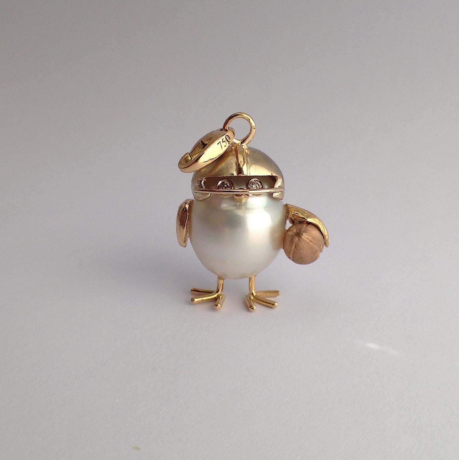 Football Player Diamond 18Kt Gold Australian Pearl Chick Charm Pendant/Necklace In New Condition In Bussolengo, Verona