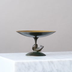 Bol / plat à pied en bronze Art déco par Äkta Brons, Suède, années 1930.