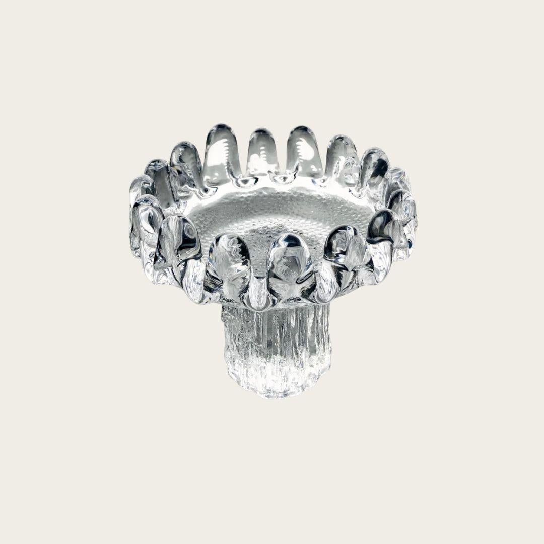 1970s, Sweden. This vintage glass bowl from the Sunflower series by Göran Wärff, for Kosta Boda, features a sunflower shape with softly curved edges. The textured dotted pattern at the bottom adds subtle detail, making it a distinctive piece for