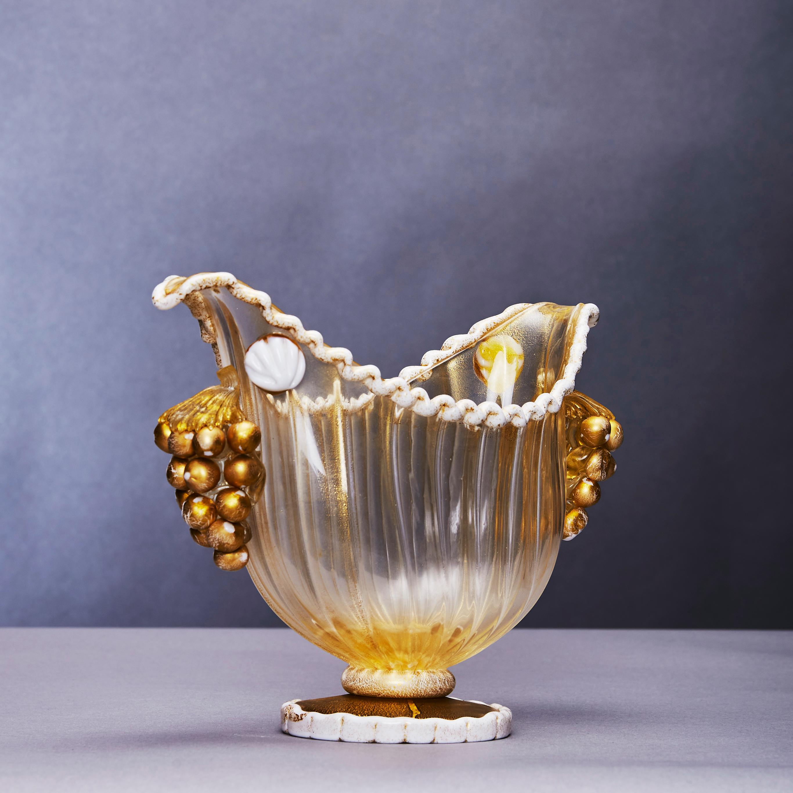 Classically shaped oval bowl is a master class of technique and elegance, designed by Ercole Barovier (1889-1974) circa 1948 for Barovier, Toso & Co. It has an edging of white on the opening of the vessel. The handles are formed into the sides of