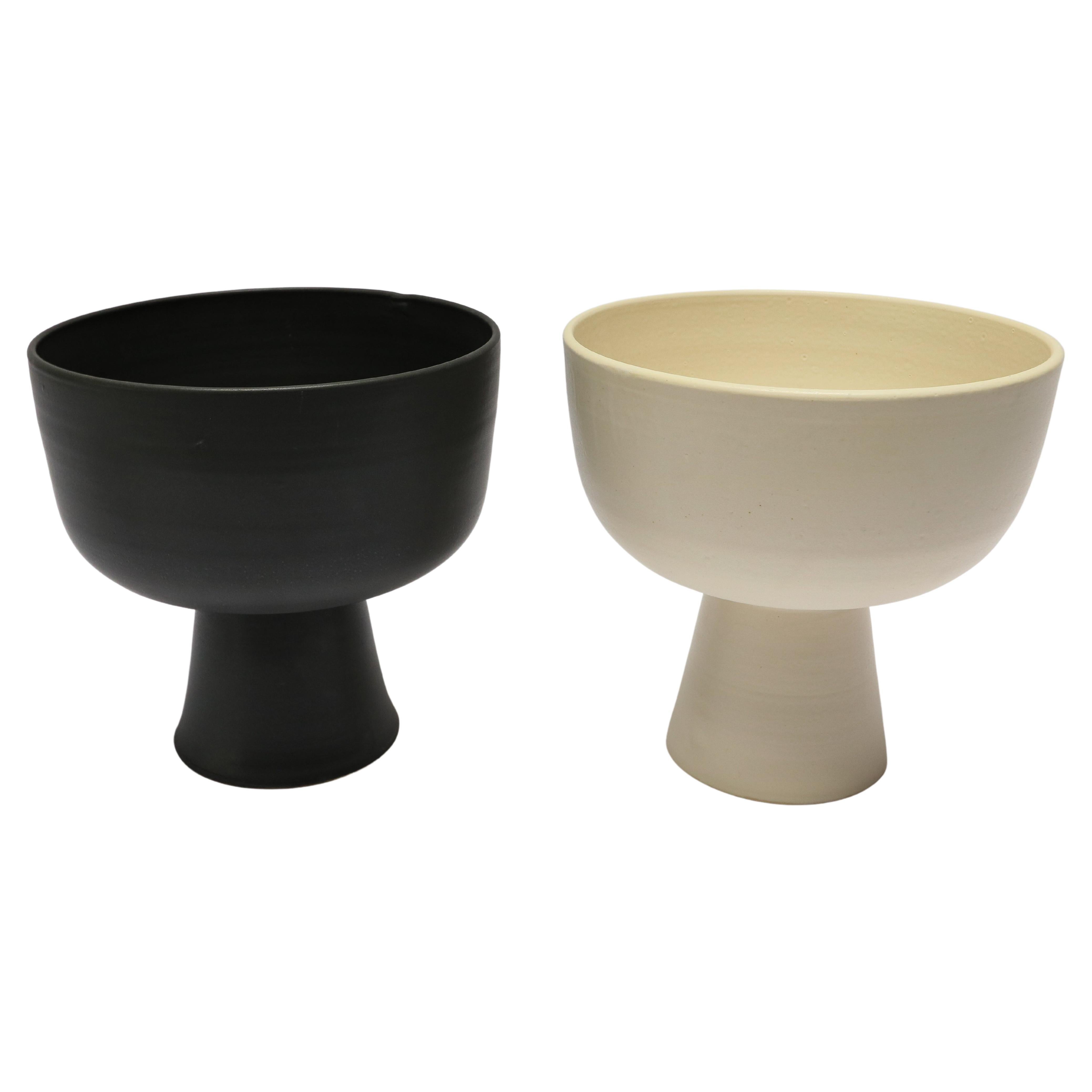 Footed Bowl in Blanc White and Noir Black by Style Union Home
