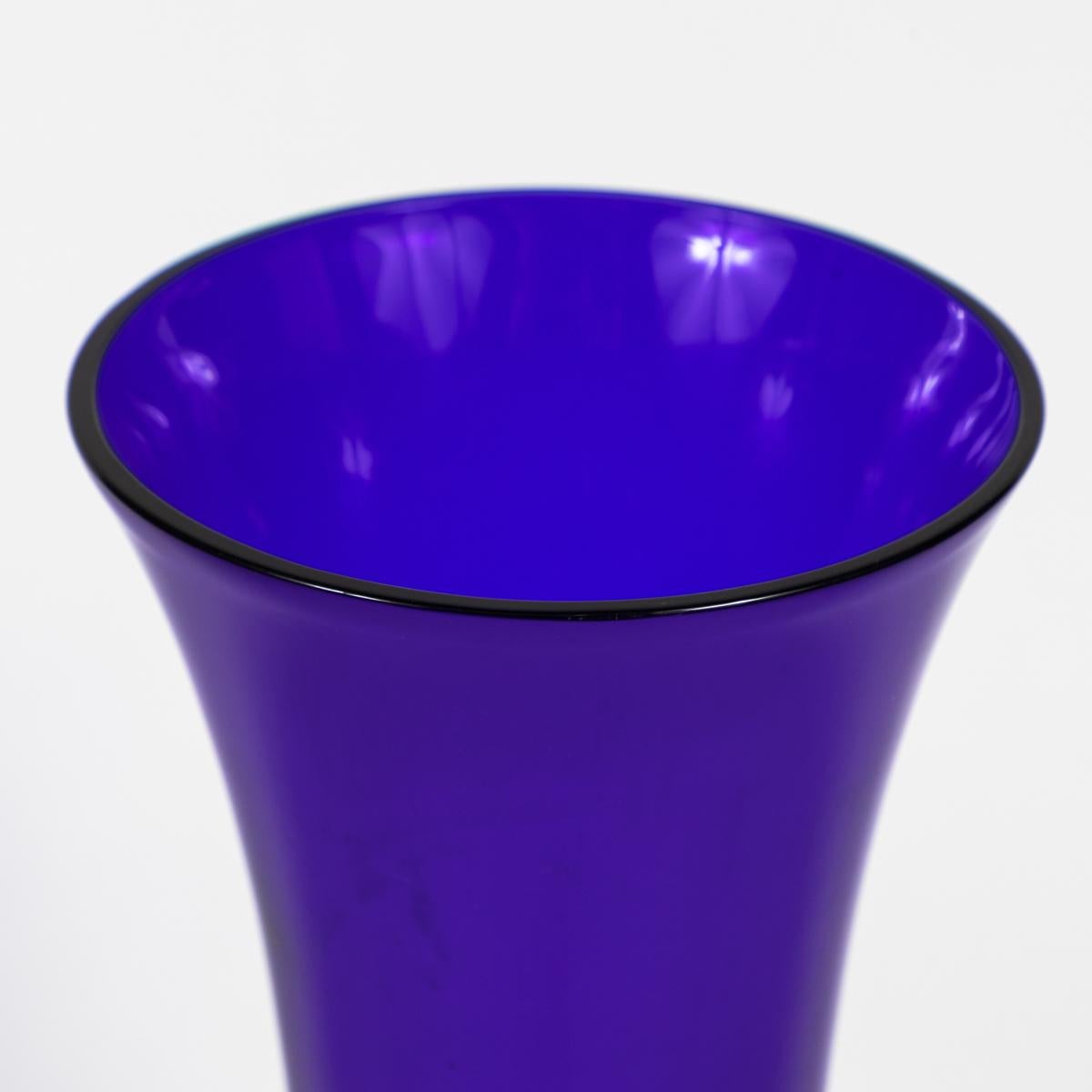 American Footed Cobalt Blown Glass Vase from the 1930s For Sale