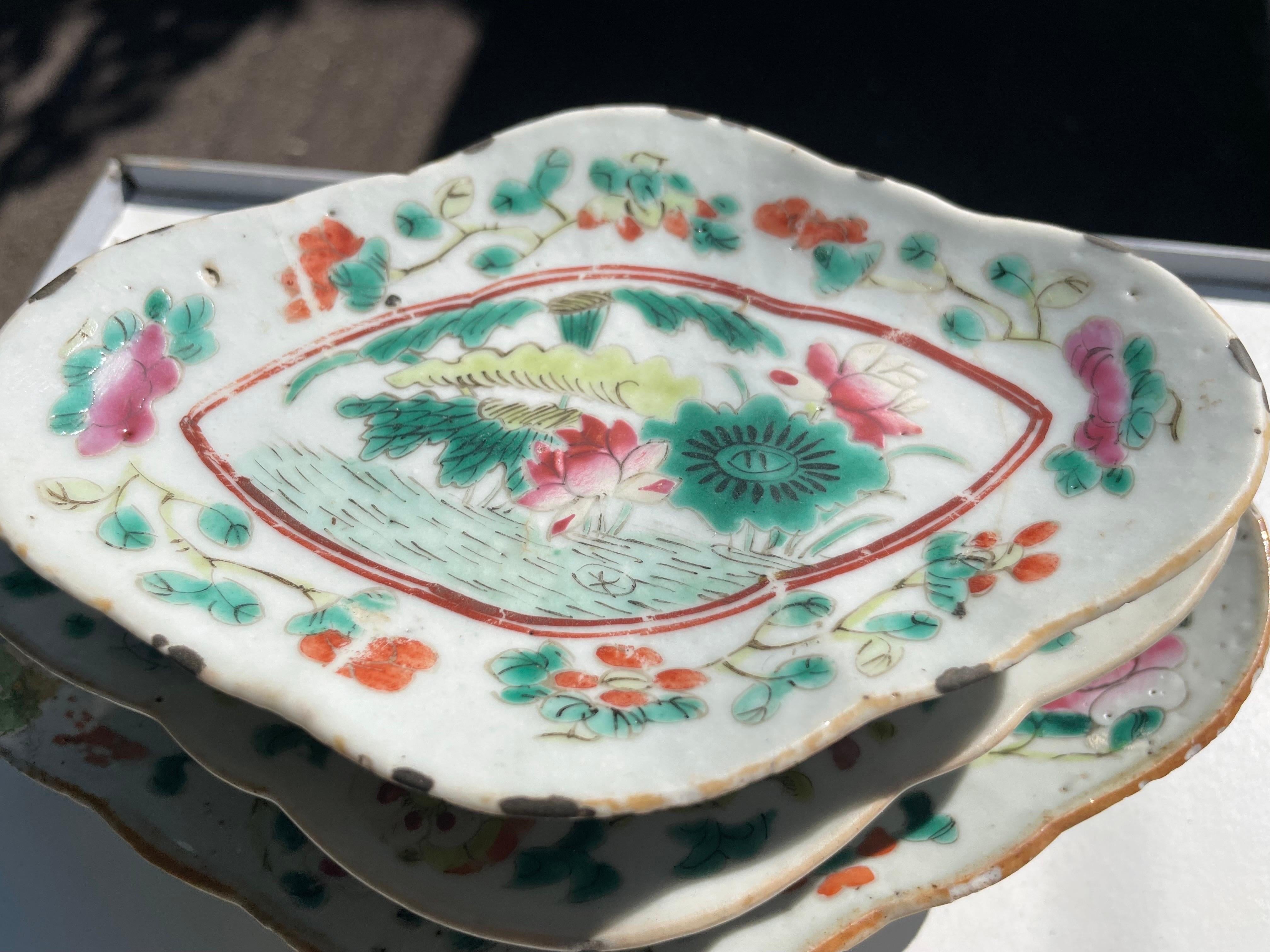 Chinese Export  Footed Dish, 19th Century Famille Rose, China For Sale