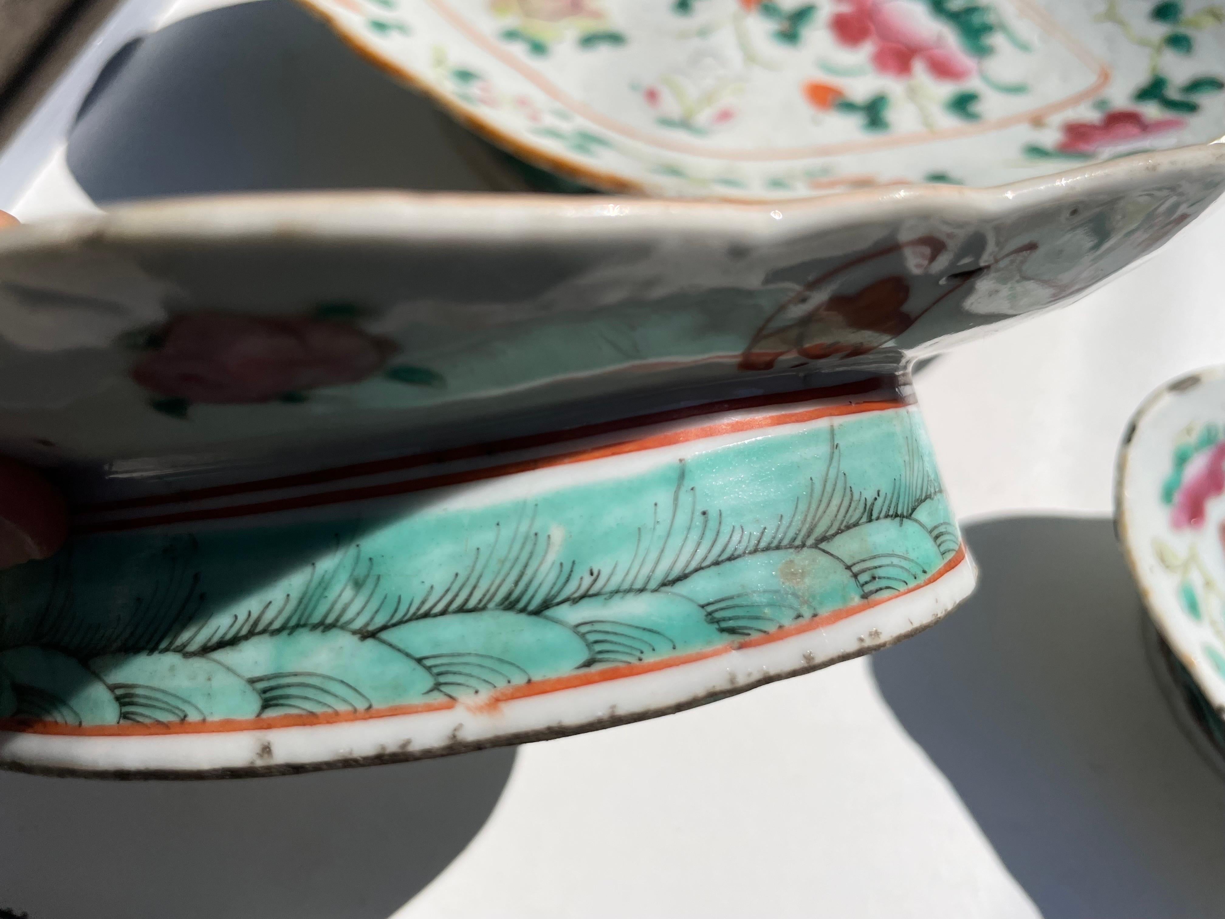  Footed Dish, 19th Century Famille Rose, China In Good Condition For Sale In Auribeau sur Siagne, FR