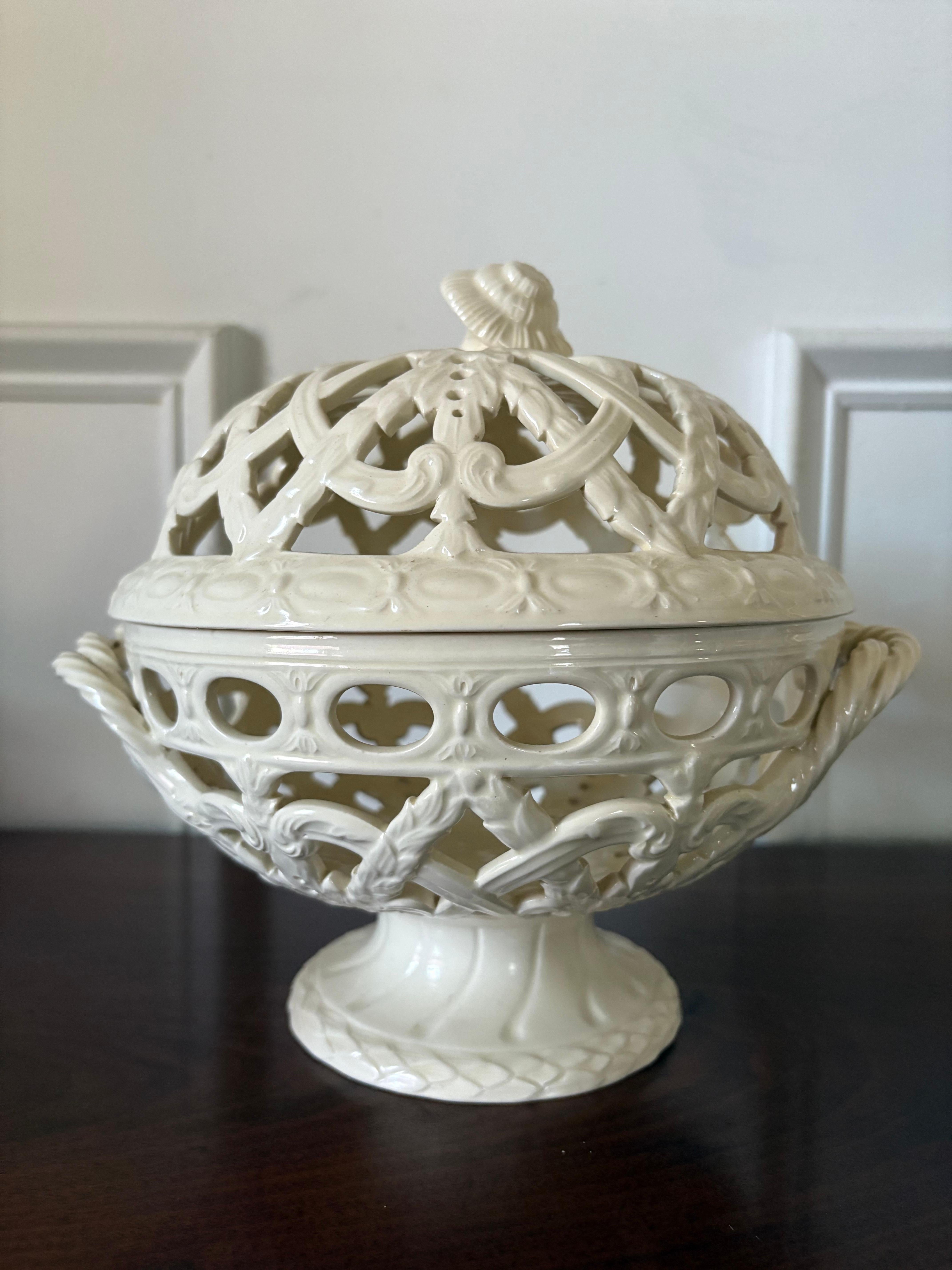 Cuenco con Pie Naranja y Tapa Edme de Wedgwood.  Excelente estado.  Cesta reticulada