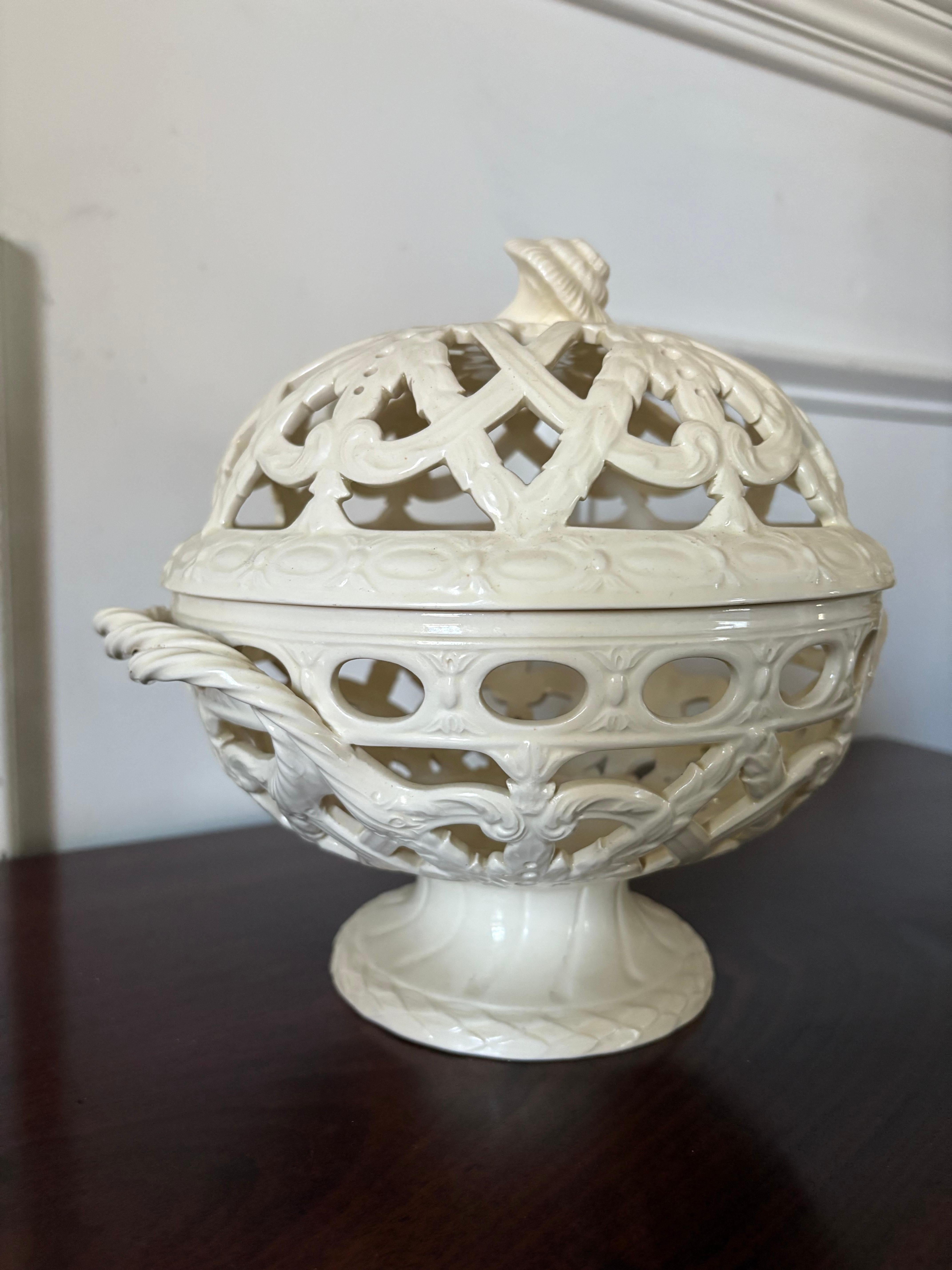 Cuenco con pie naranja y tapa Edme de Wedgwood, Siglo XX Inglés en venta