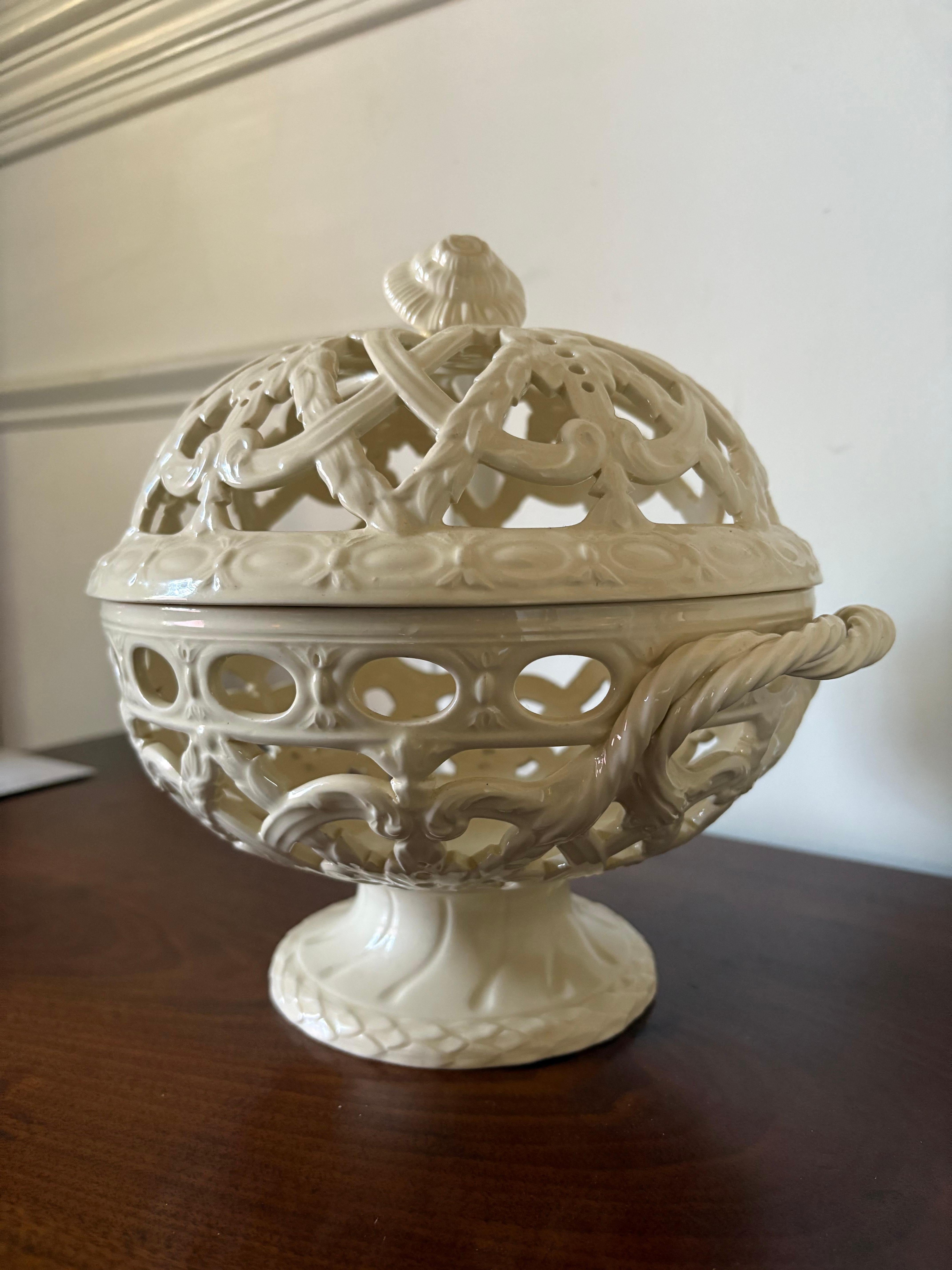 Cuenco con pie naranja y tapa Edme de Wedgwood, Siglo XX siglo XX en venta