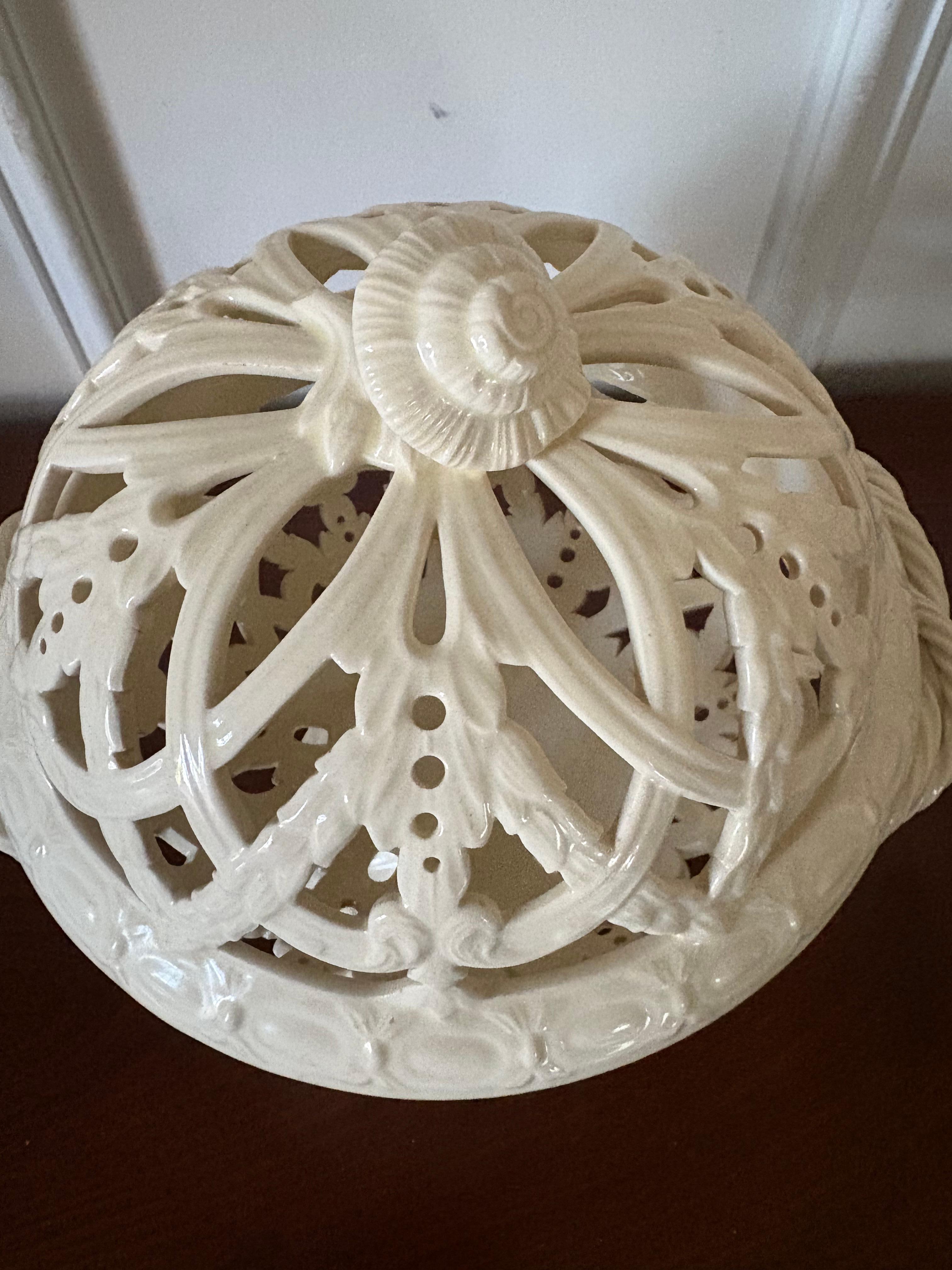 Cuenco con pie naranja y tapa Edme de Wedgwood, Siglo XX Porcelana en venta