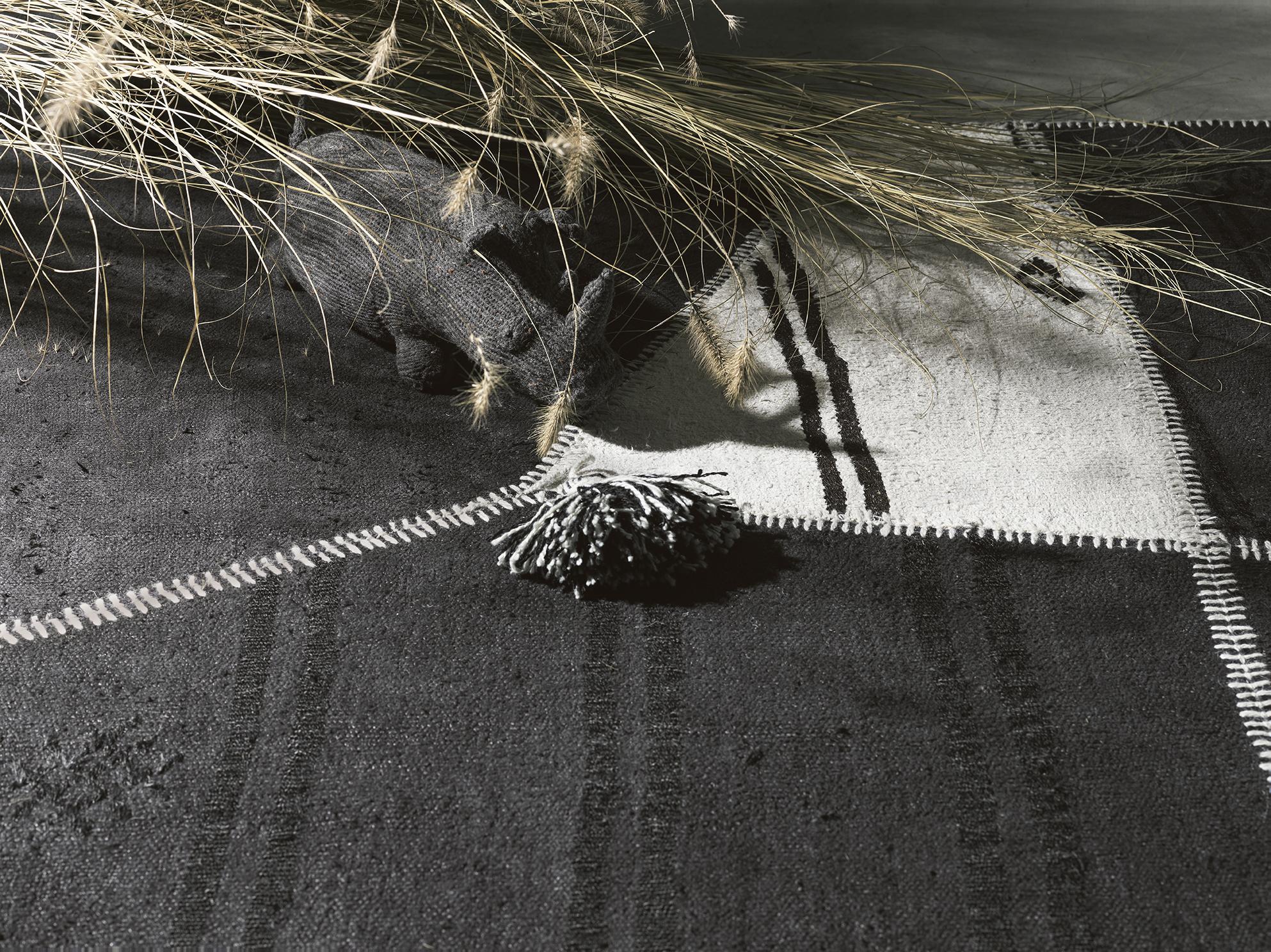Alfombra Mimesis Huella 240 by Mohebban Italiano en venta