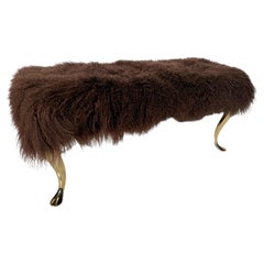 Reposapiés / Banqueta con patas tipo «cabriolet» de latón y piel de Mongolia marrón