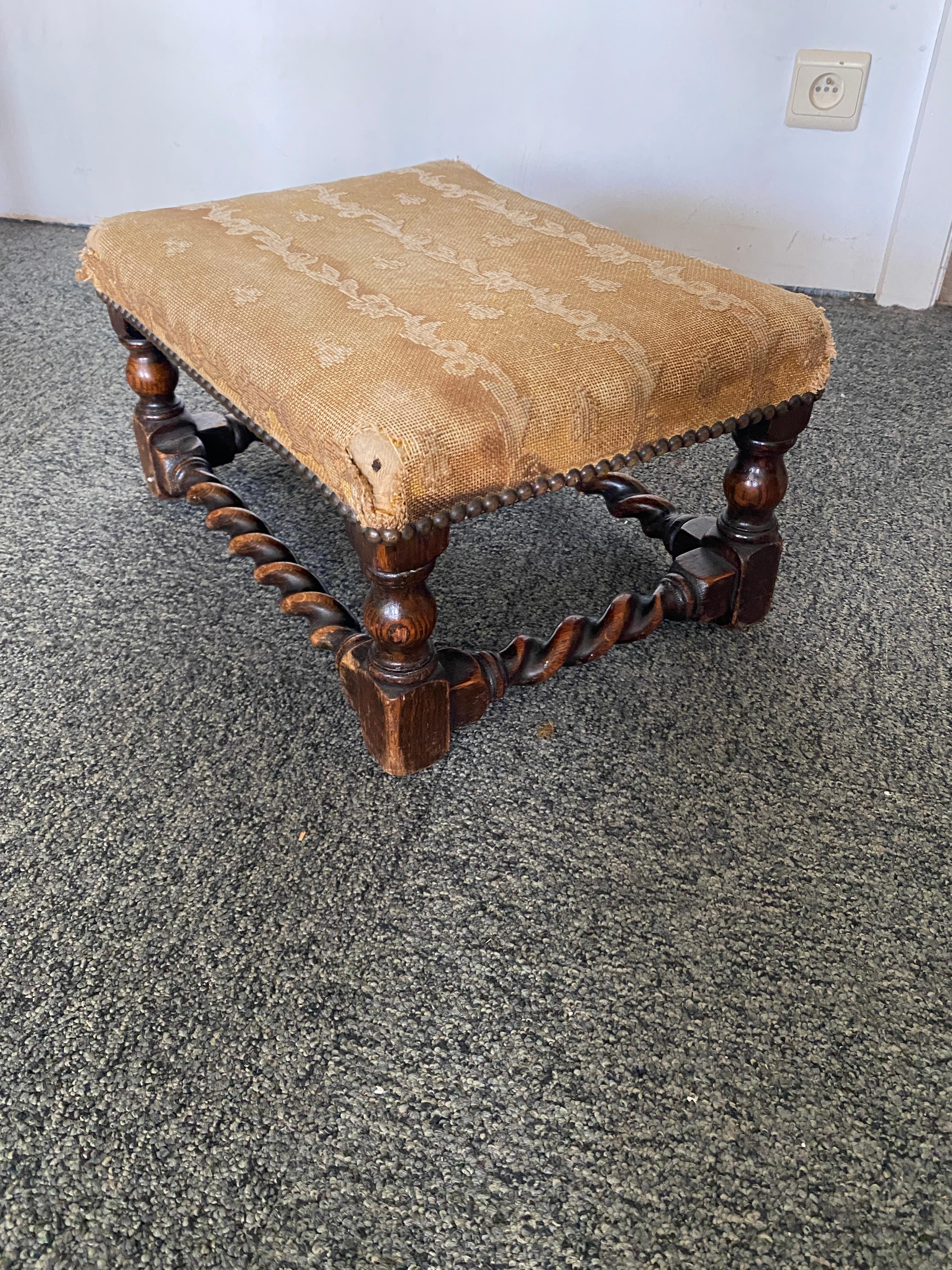 footrest or small oak stool in Louis XIII style, late 19th century For Sale 6