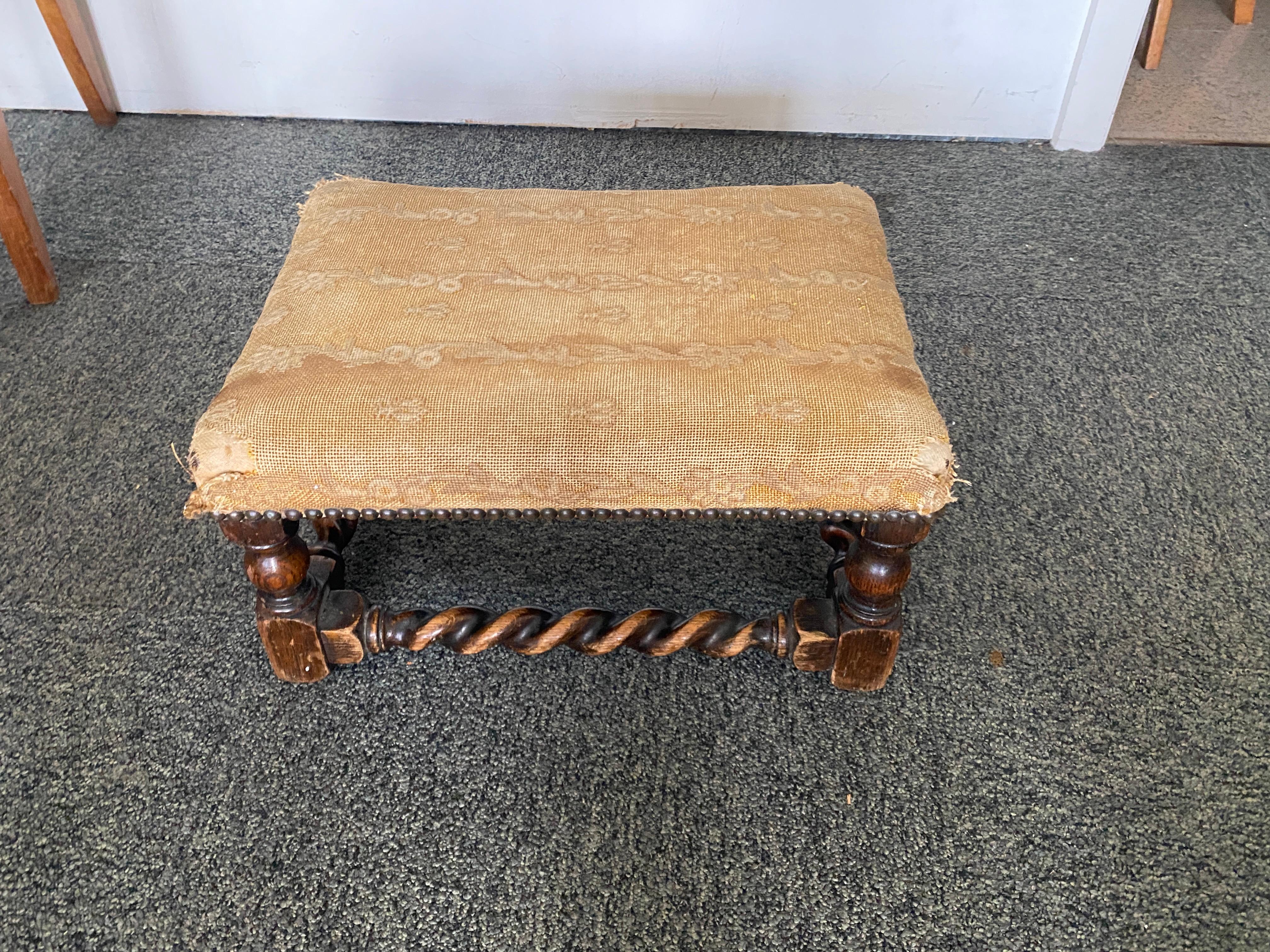 footrest or small oak stool in Louis XIII style, late 19th century For Sale 2