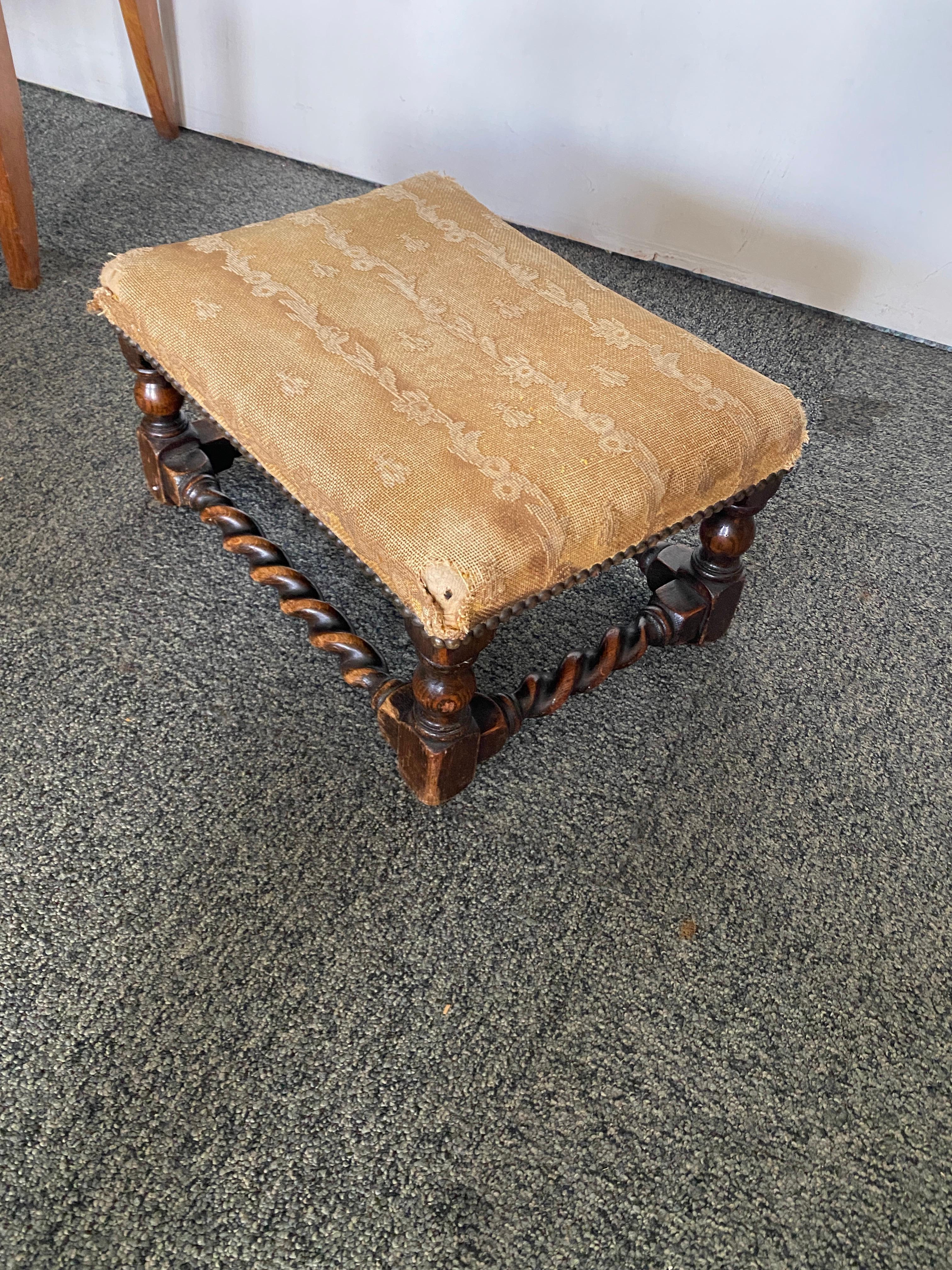 footrest or small oak stool in Louis XIII style, late 19th century For Sale 3
