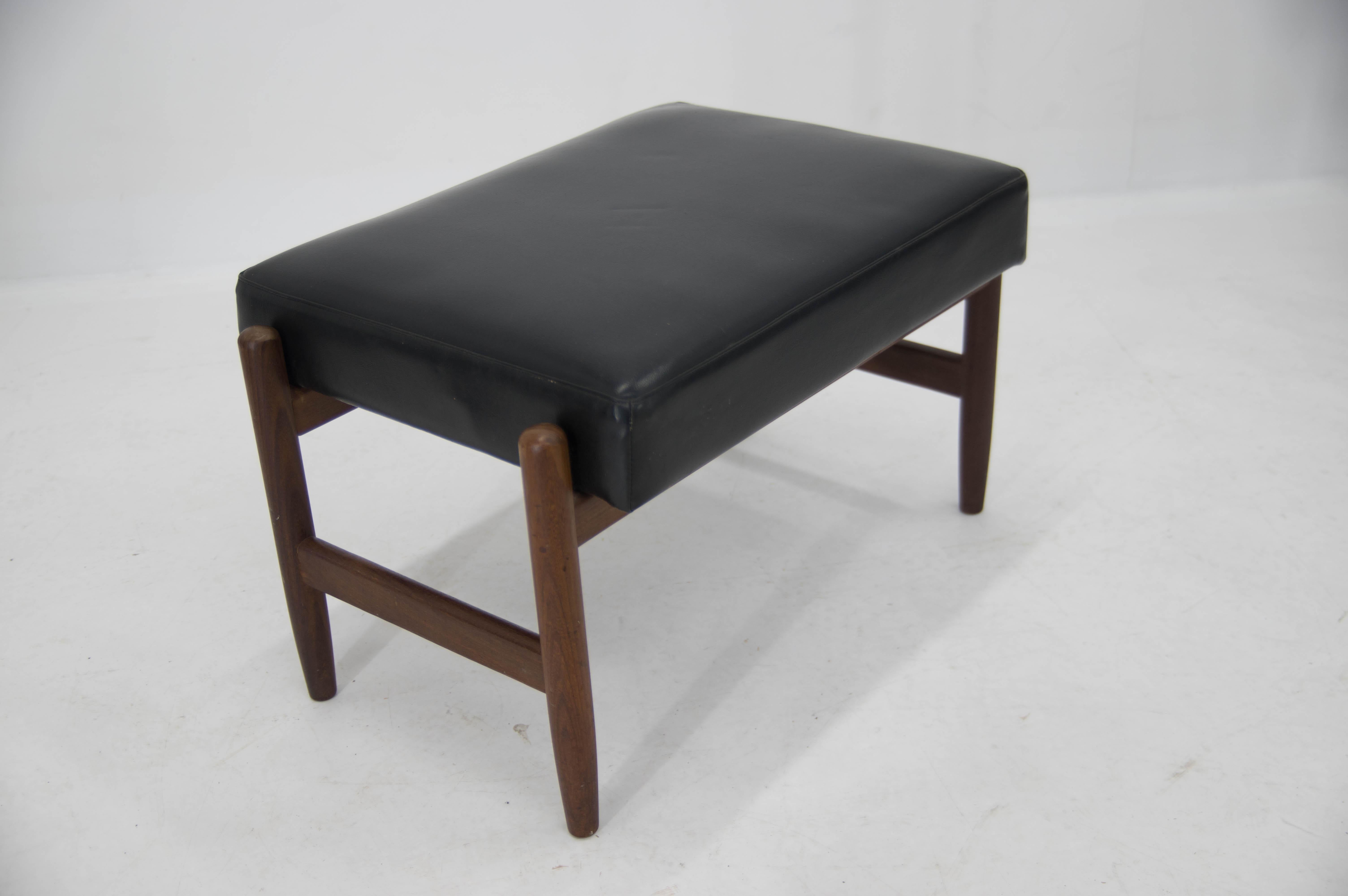 Scandinavian Modern Footrest or Stool in Teak and Black Leather, Denmark, 1960s