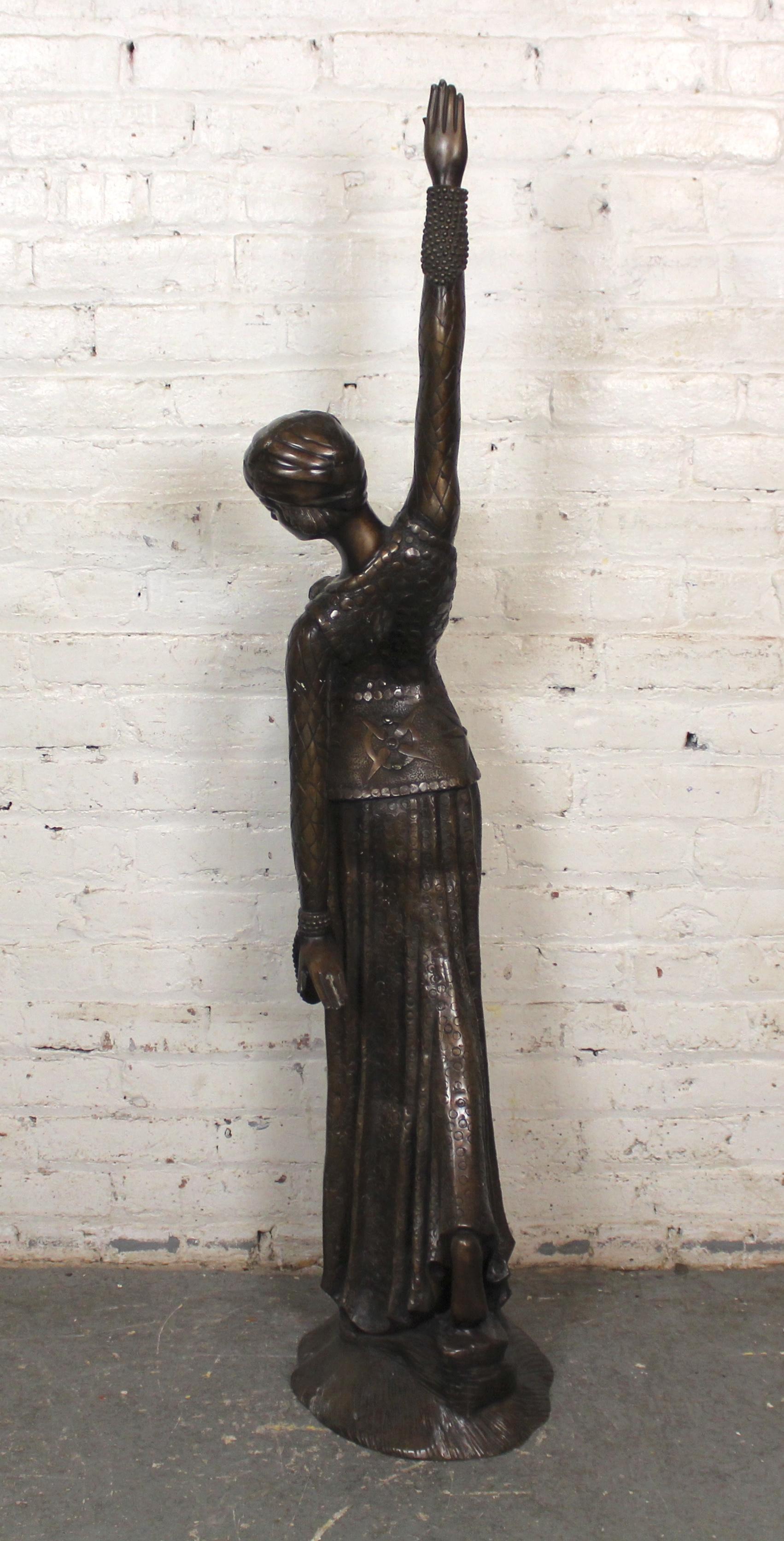 'Footsteps' di D. H. Chiparus in bronzo In condizioni buone in vendita a Brooklyn, NY