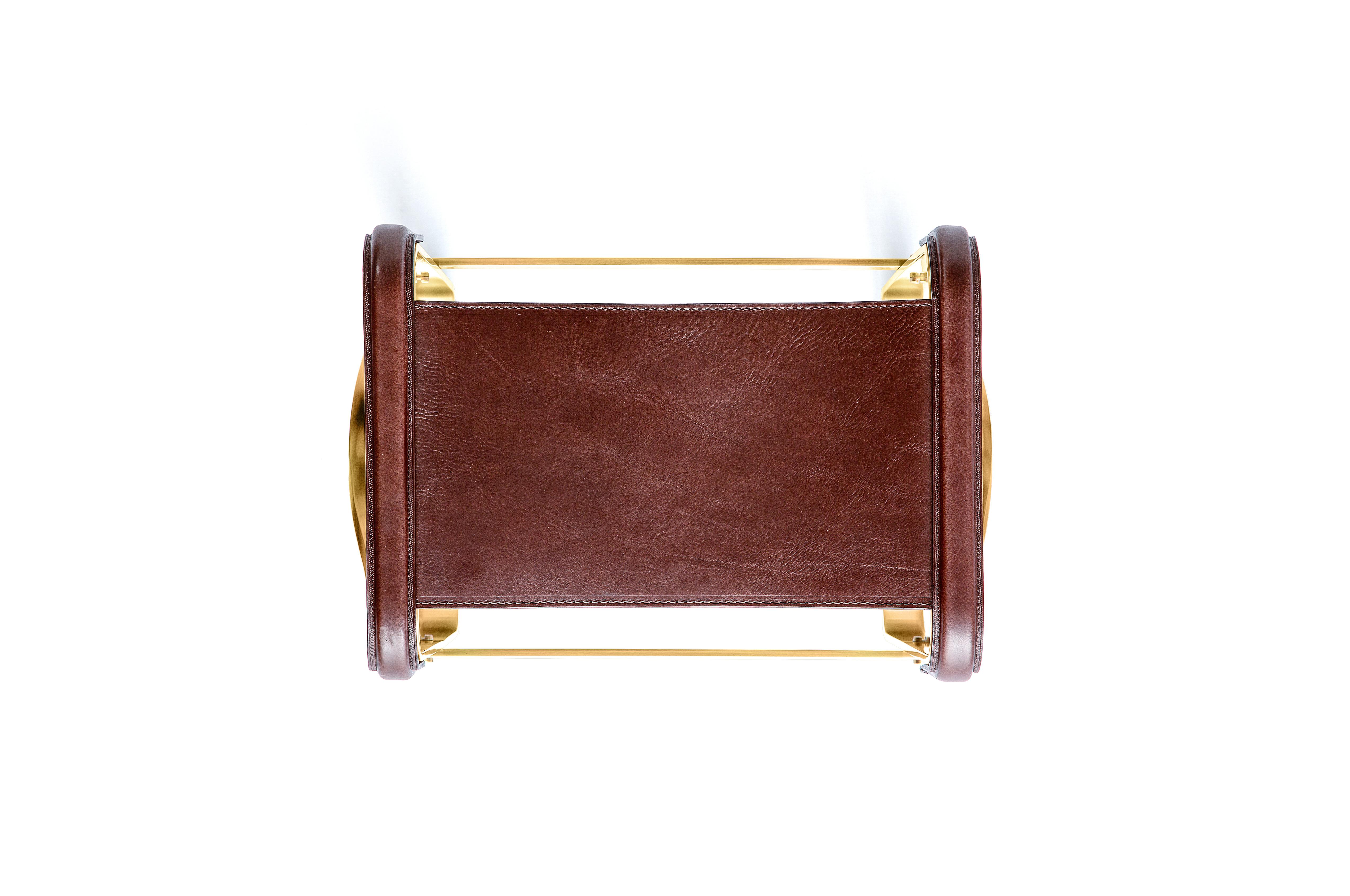 Fußhocker Aged Brass Steel und Brown Leather, Contemporary Style (Pflanzlich gefärbt) im Angebot