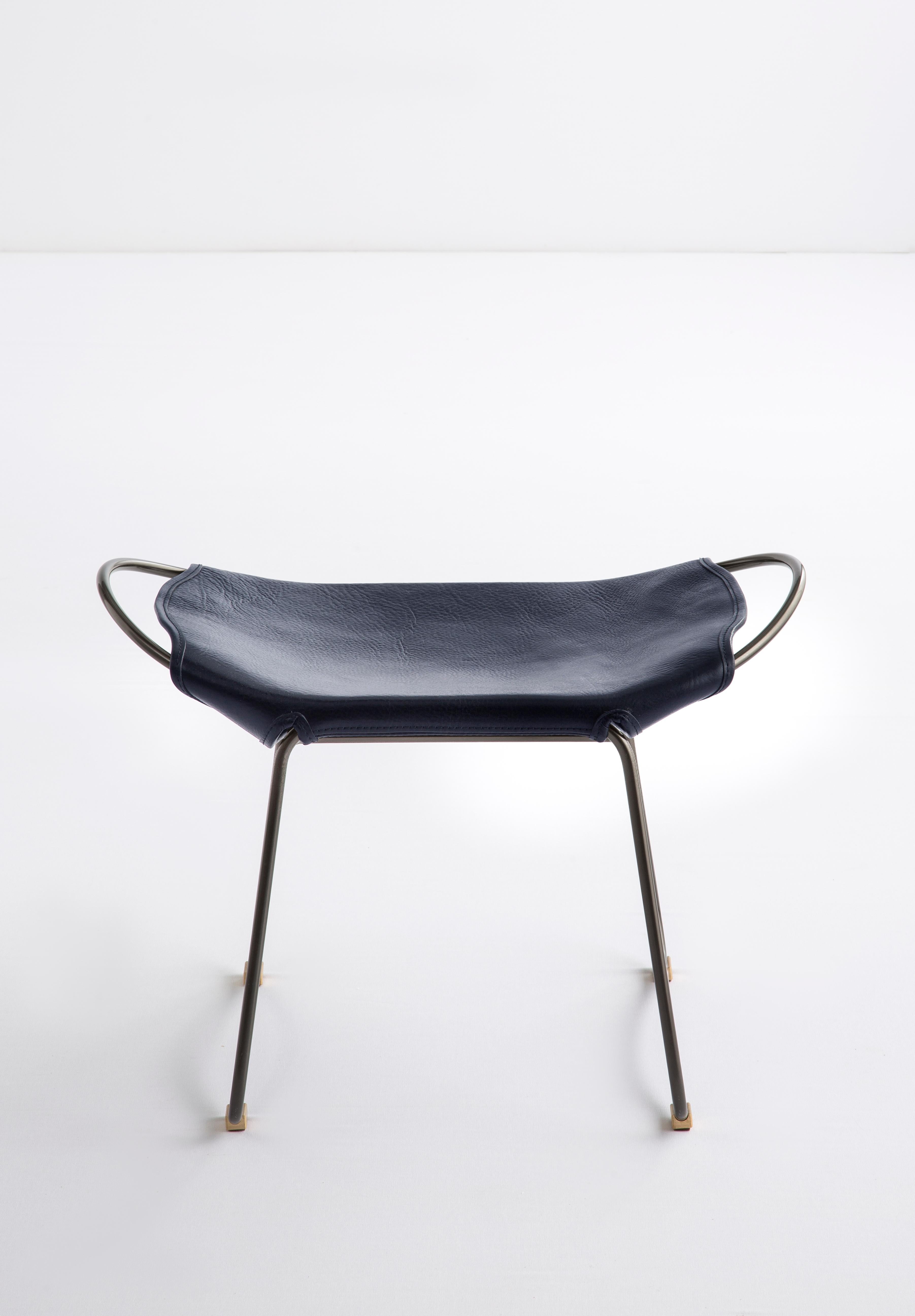 Reposapiés de acero negro y cuero azul marino, estilo moderno, HUG Español en venta