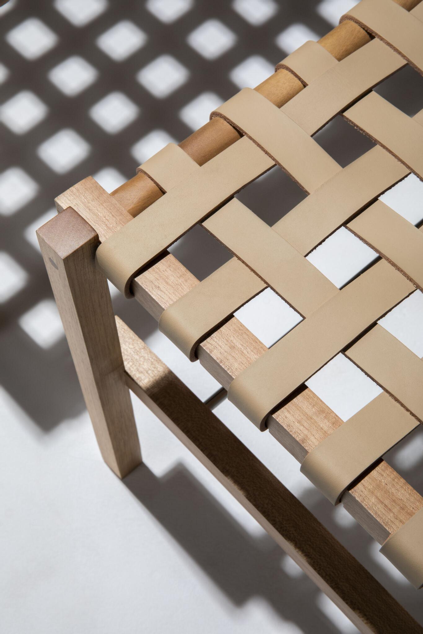 XXI secolo e contemporaneo Sgabello di Bruno de Carvalho - Cinghie di cuoio, Wood FSC, Tributo rurale in vendita