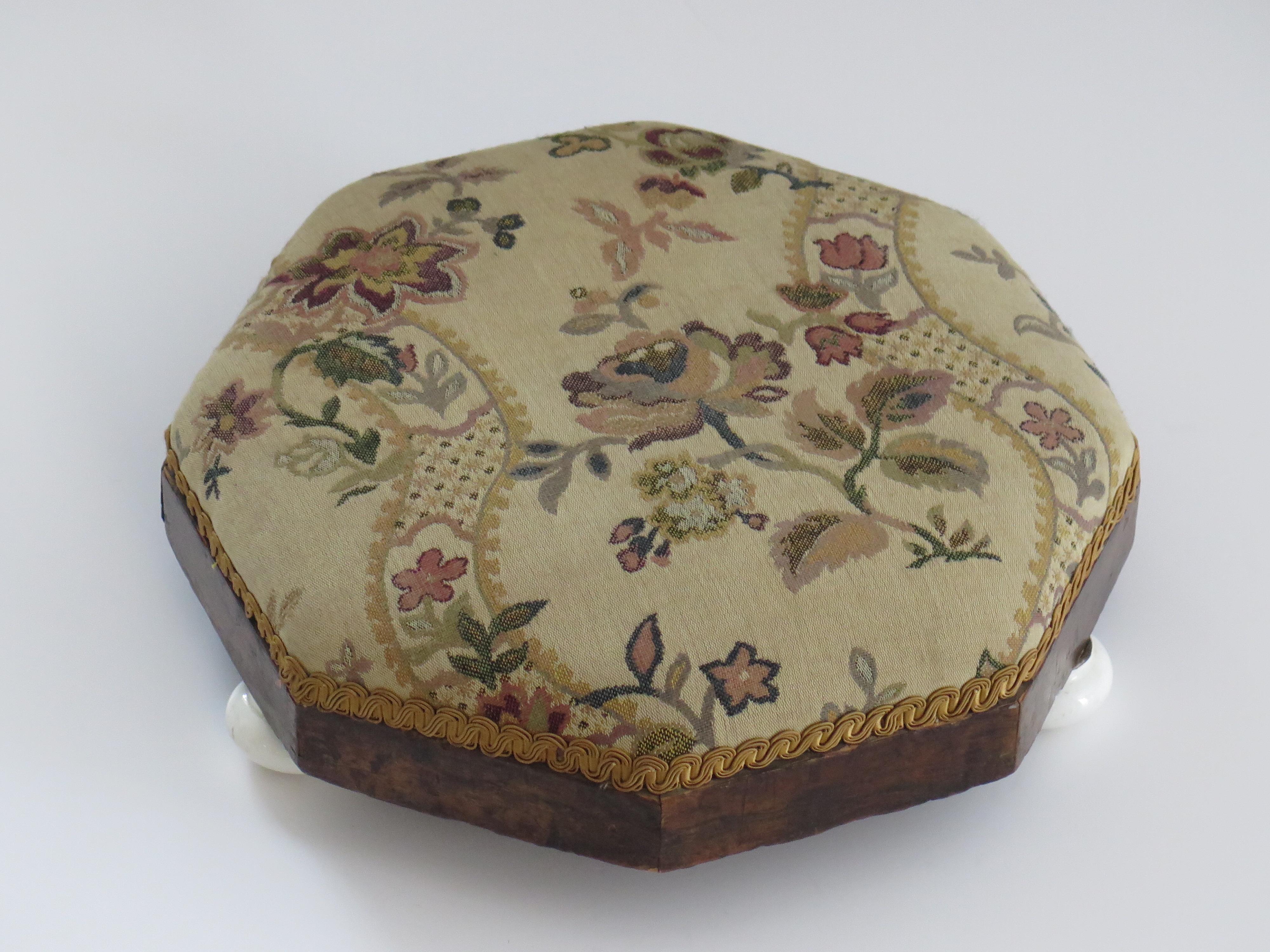 Footstool Early Victorian with Octagonal Walnut Frame & Tapestry Top, ca 1840  In Good Condition For Sale In Lincoln, Lincolnshire