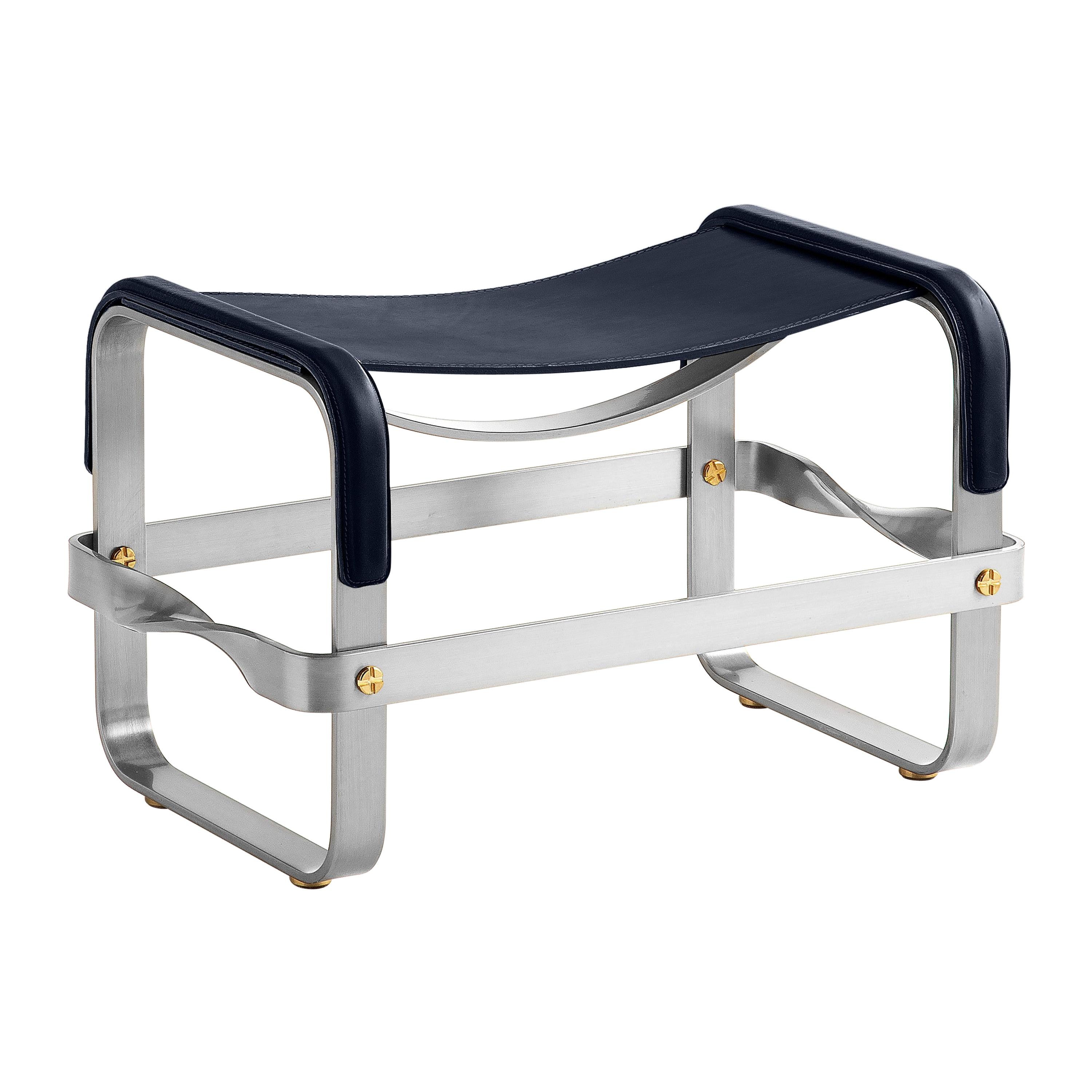 Tabouret en acier vieil argent et cuir sellier bleu marine, style contemporain