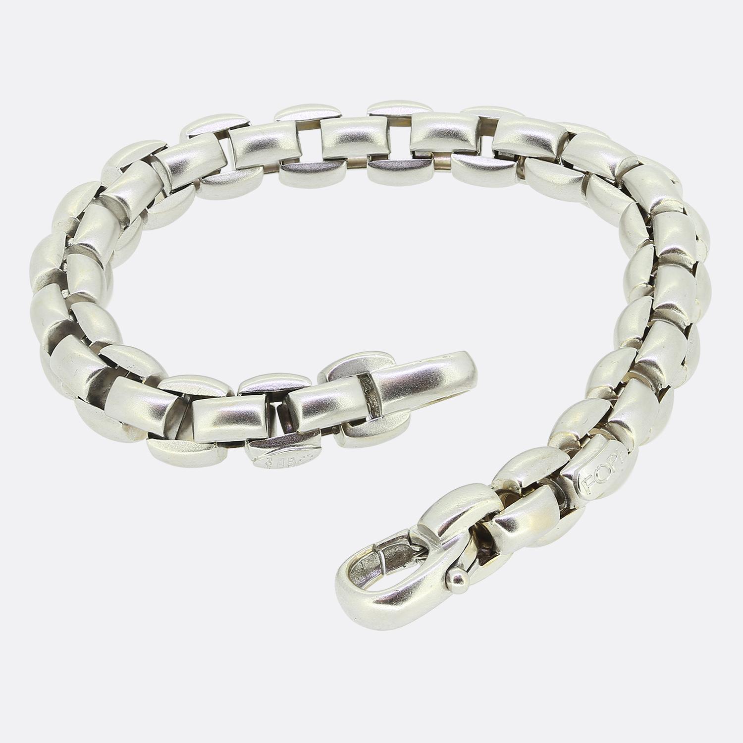 This is an 18ct white gold bracelet from the luxury jewellery designer, Fope. This bracelet forms part of the Eka Collection is crafted in 18ct white gold, with a chunky, rope inspired linked chain. Unlike most Fope bracelets which have a polished