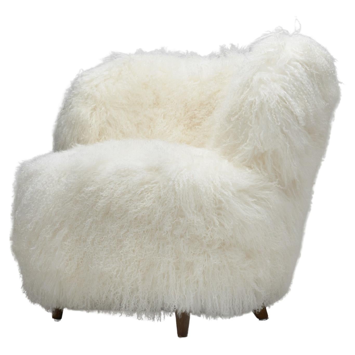 Für Blanca - Single European Easy Chair in Lush Shearling.