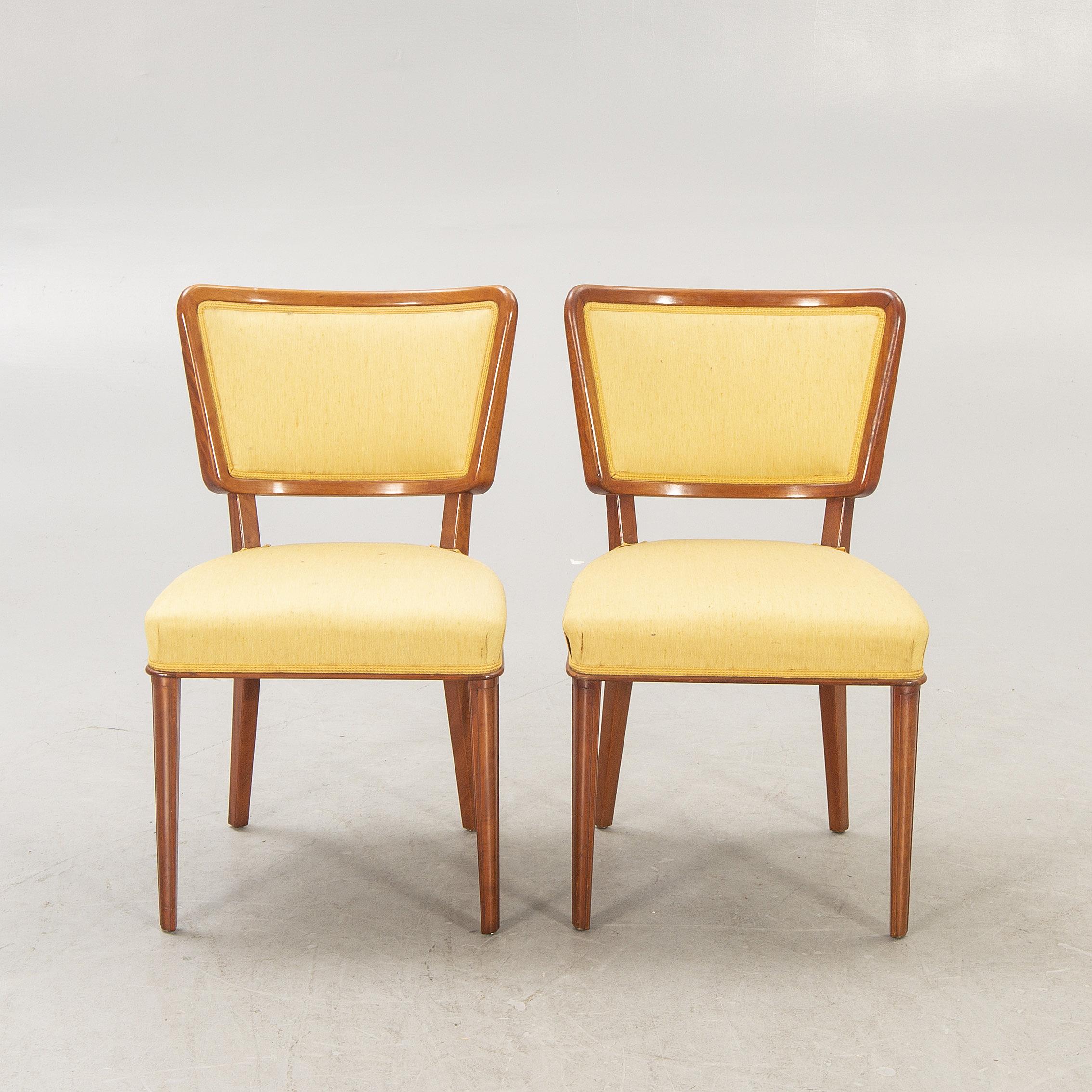 For Claire - Set of Four Swedish Modern Dining Chairs reupholstered in COM. In Good Condition In Utrecht, NL