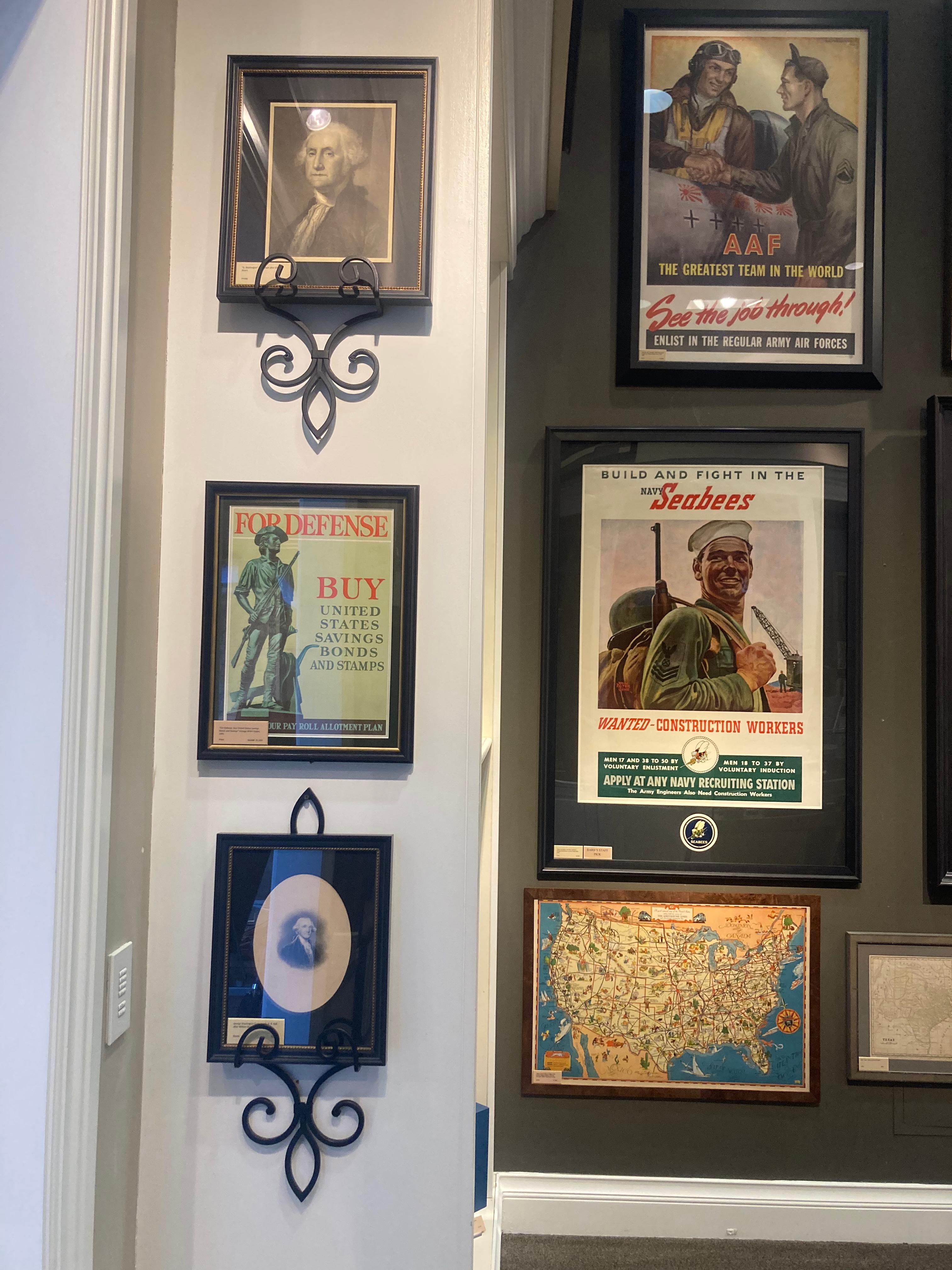 „Für die Verteidigung kaufen Sie Spar Bonds und Stempel der Vereinigten Staaten.“ Poster aus dem Zweiten Weltkrieg (Papier) im Angebot