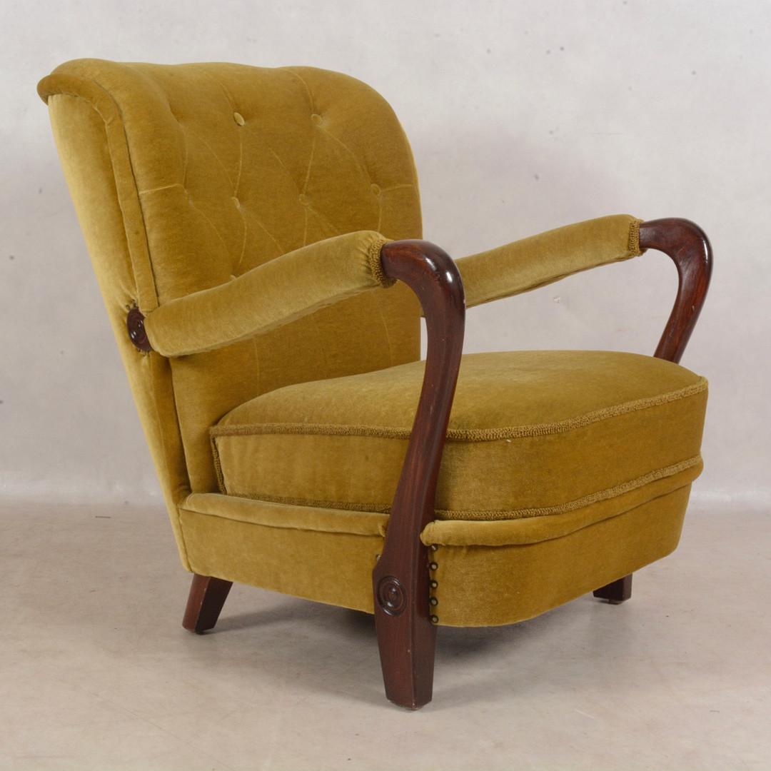 This beautiful Swedish armchair is an early example of Nordic mid-century modern design as well as outstanding craftsmanship with a quality that honours the materials and their users.

The main principles of Swedish Modernism center around