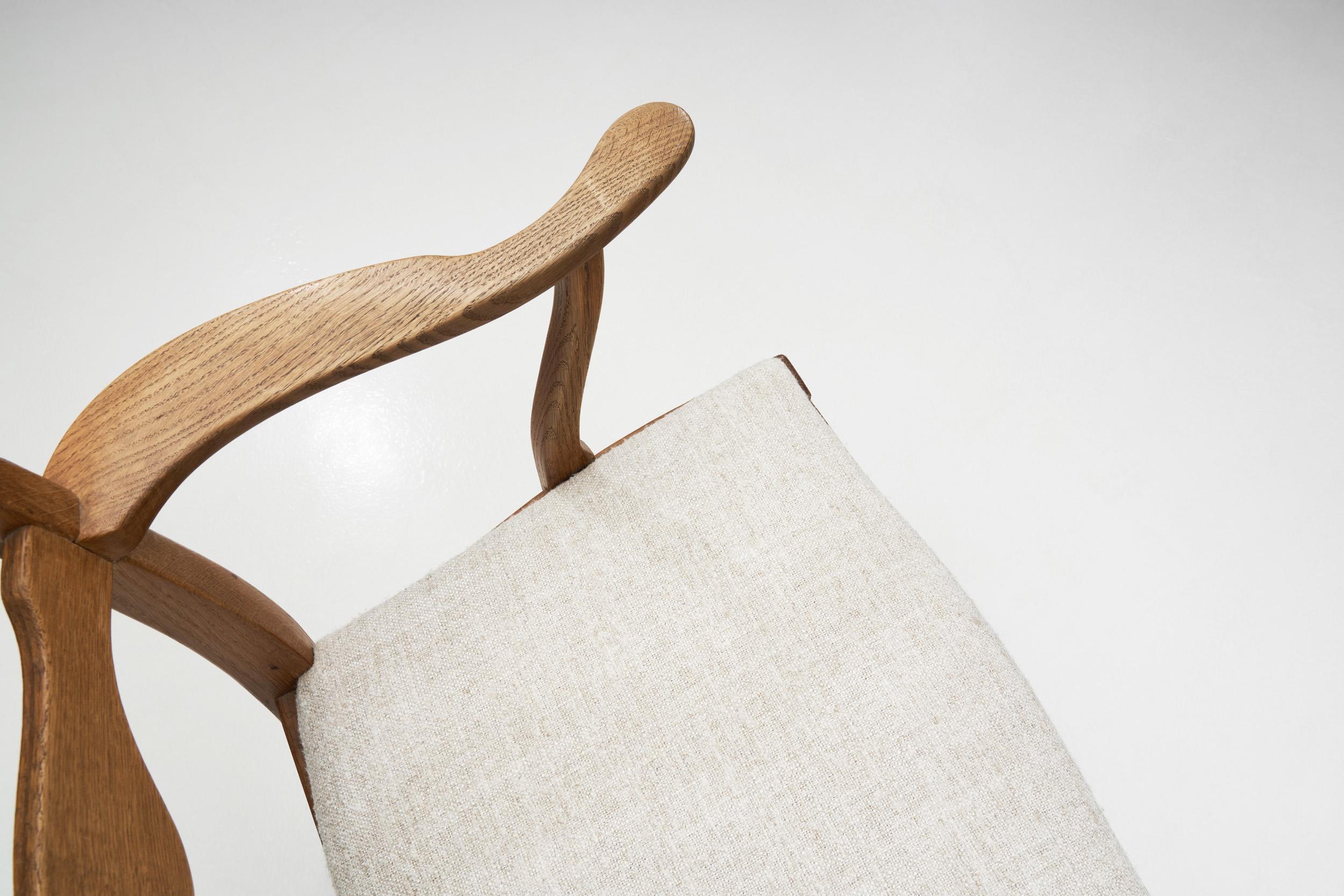 Lauren Ashley - Coppia di sedie da pranzo Henning Kjærnulf in Oak. in vendita 8